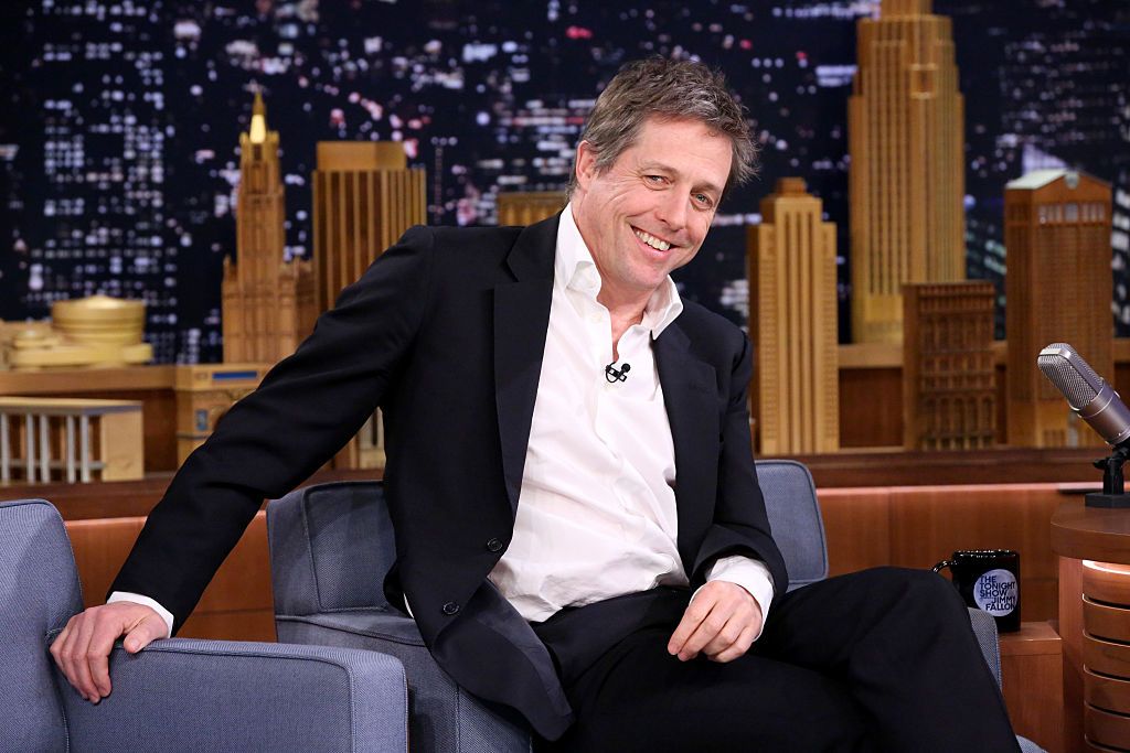 Hugh Grant on the set of "The Tonight Show Starring Jimmy Fallon" in 2015 | Photo: Getty Images