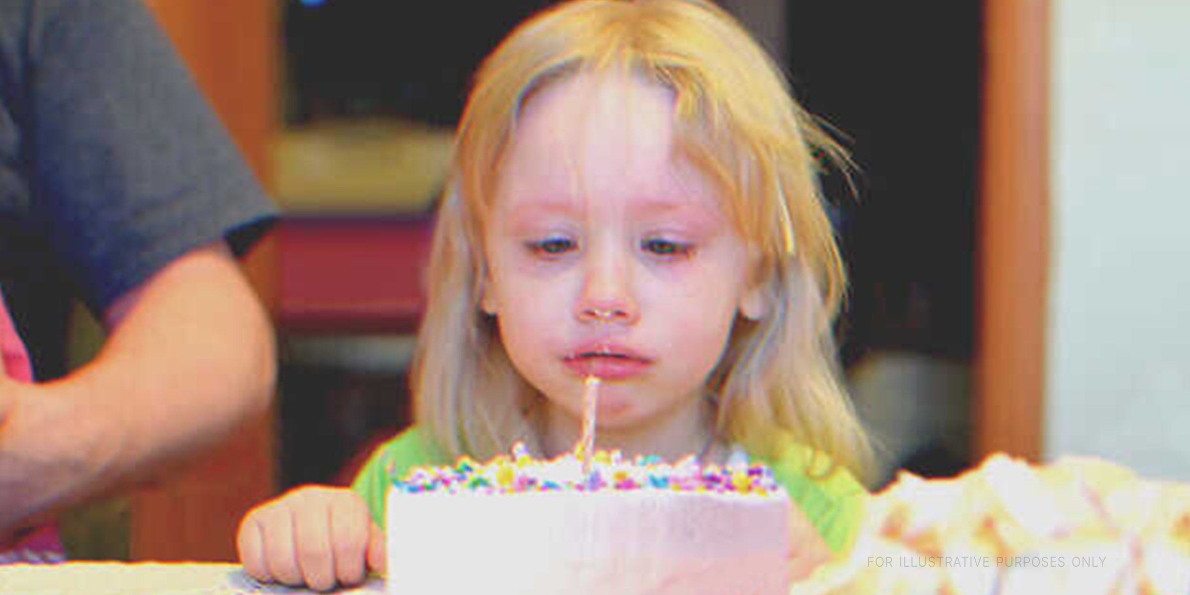 A girl crying in front of a birthday cake | Source: Shutterstock