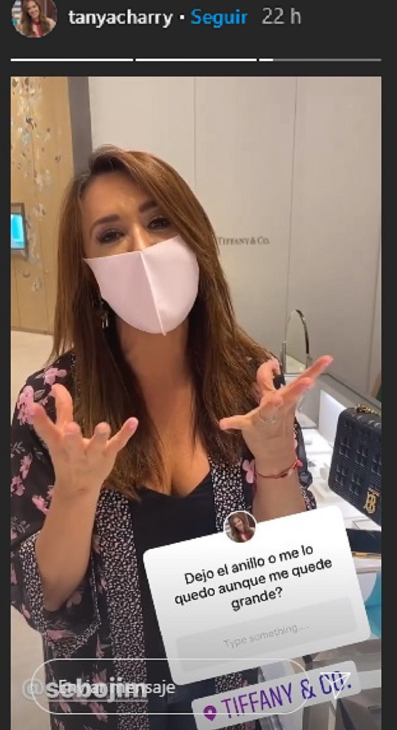 Tanya Charry mostrando su anillo de compromiso a sus seguidores de Instagram. | Foto: Historias de Instagram/tanyacharry