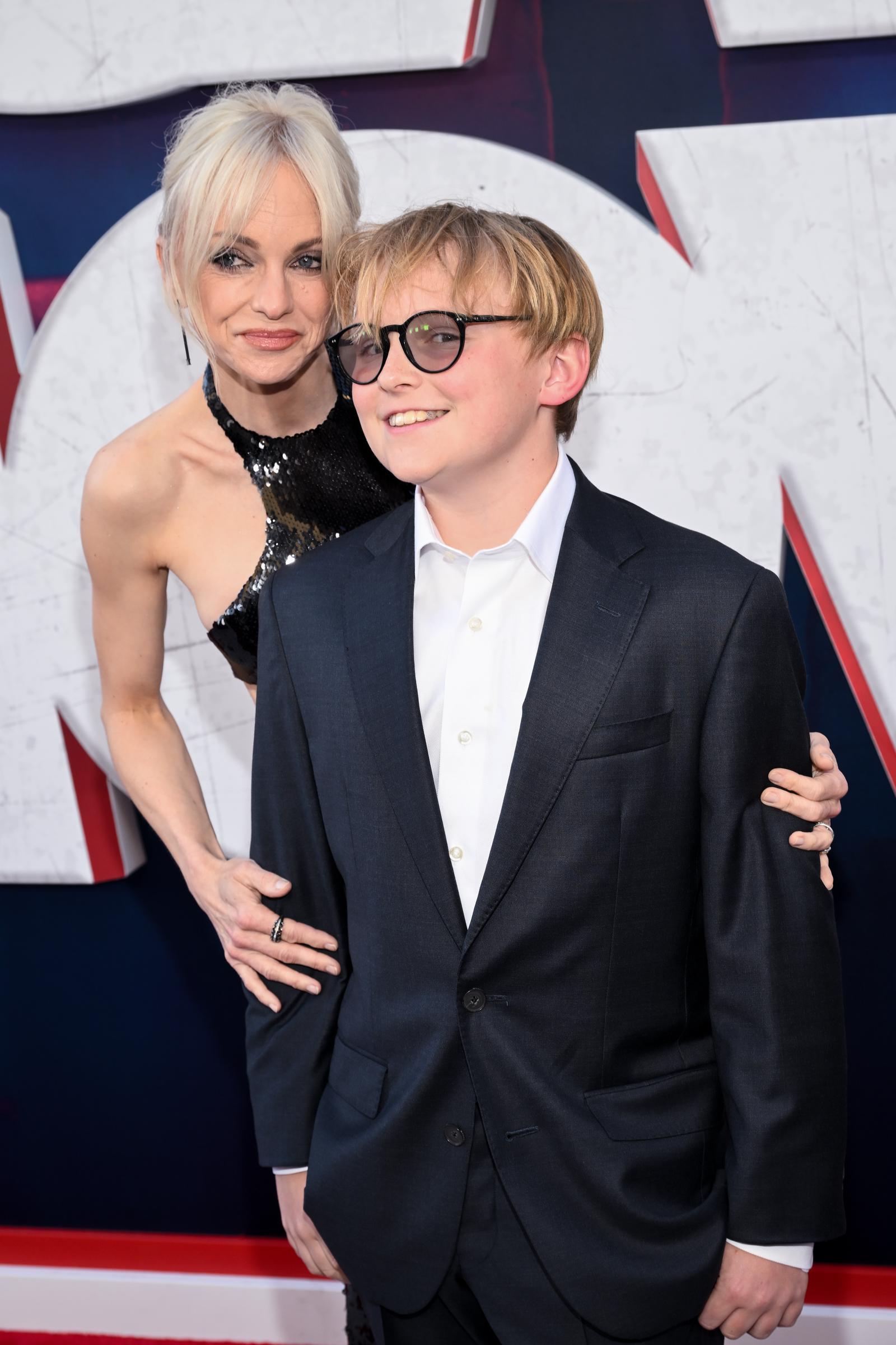 Anna Faris poses alongside Jack Pratt during the "Scary Movie" global premiere at Paramount Theatre. The pair appeared relaxed and cheerful as they stopped for photos, giving fans a glimpse of just how grown up Jack has become.