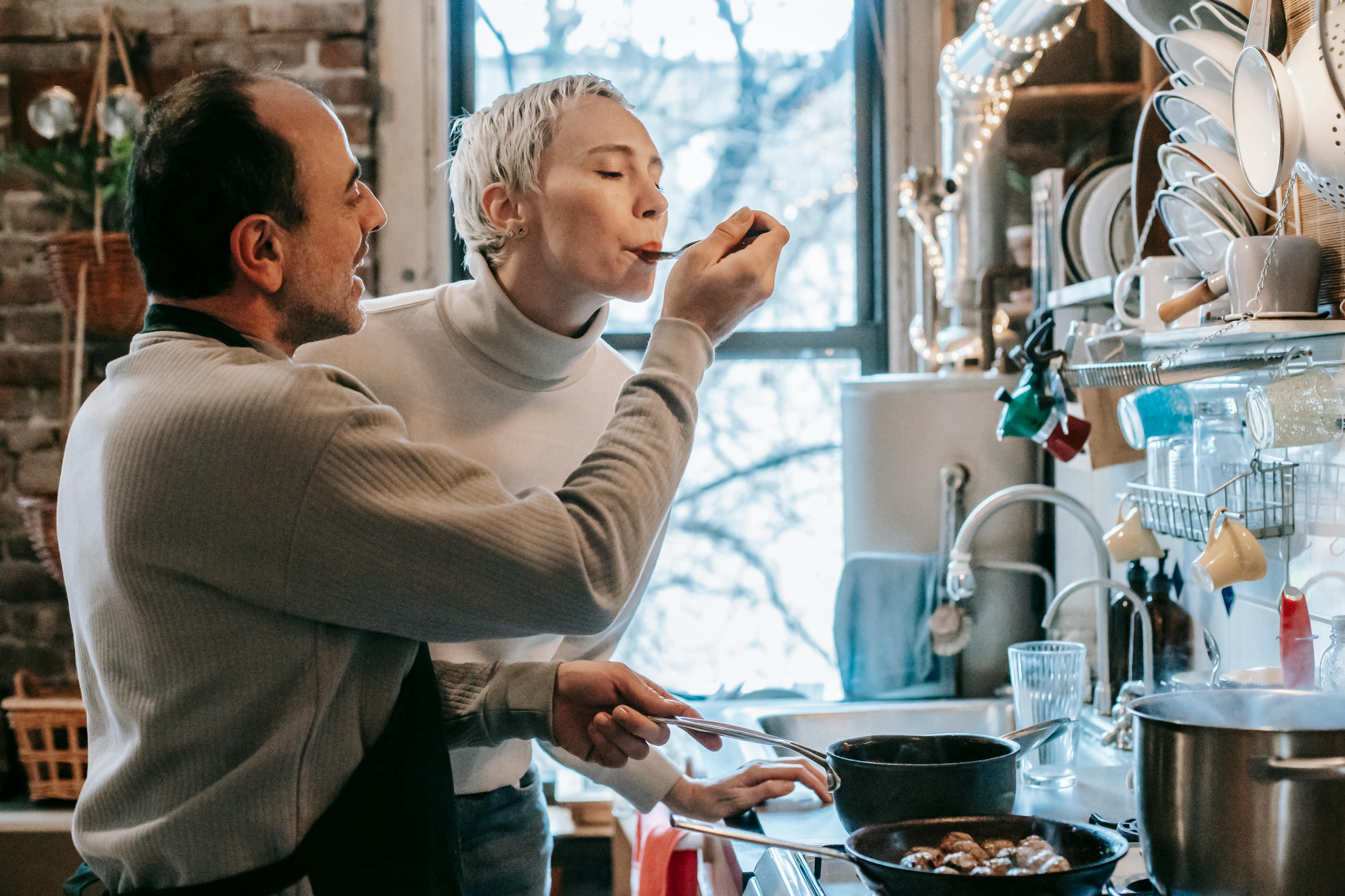 A couple enjoying time cooking | Source: Pexels