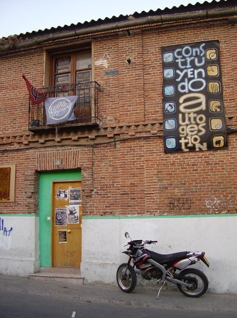 Centro social “okupado” en Móstoles, Madrid. | Foto Wikipedia