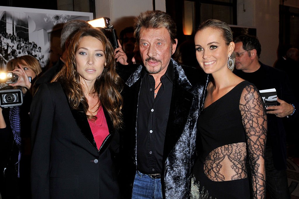 Laura Smet, Johnny Hallyday, Laeticia Hallyday participent à la soirée Les Photographes Pour Patrick Demarchelier au Petit Palais le 29 septembre 2008 à Paris, France. | Photo : Getty Images