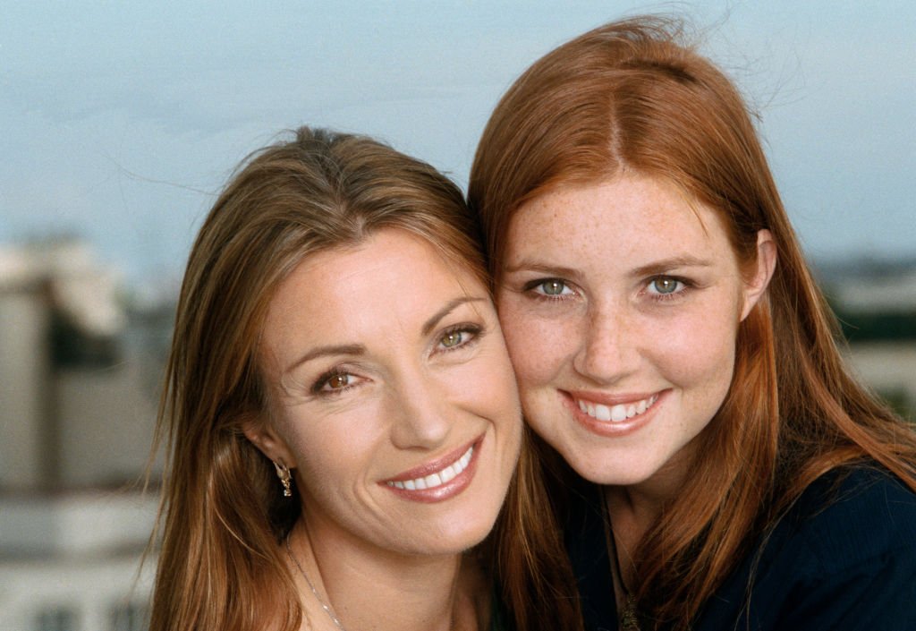 Jane Seymour (Dr. Quinn) est une charmante grandmère de 70 ans sa fille aînée Katie est son