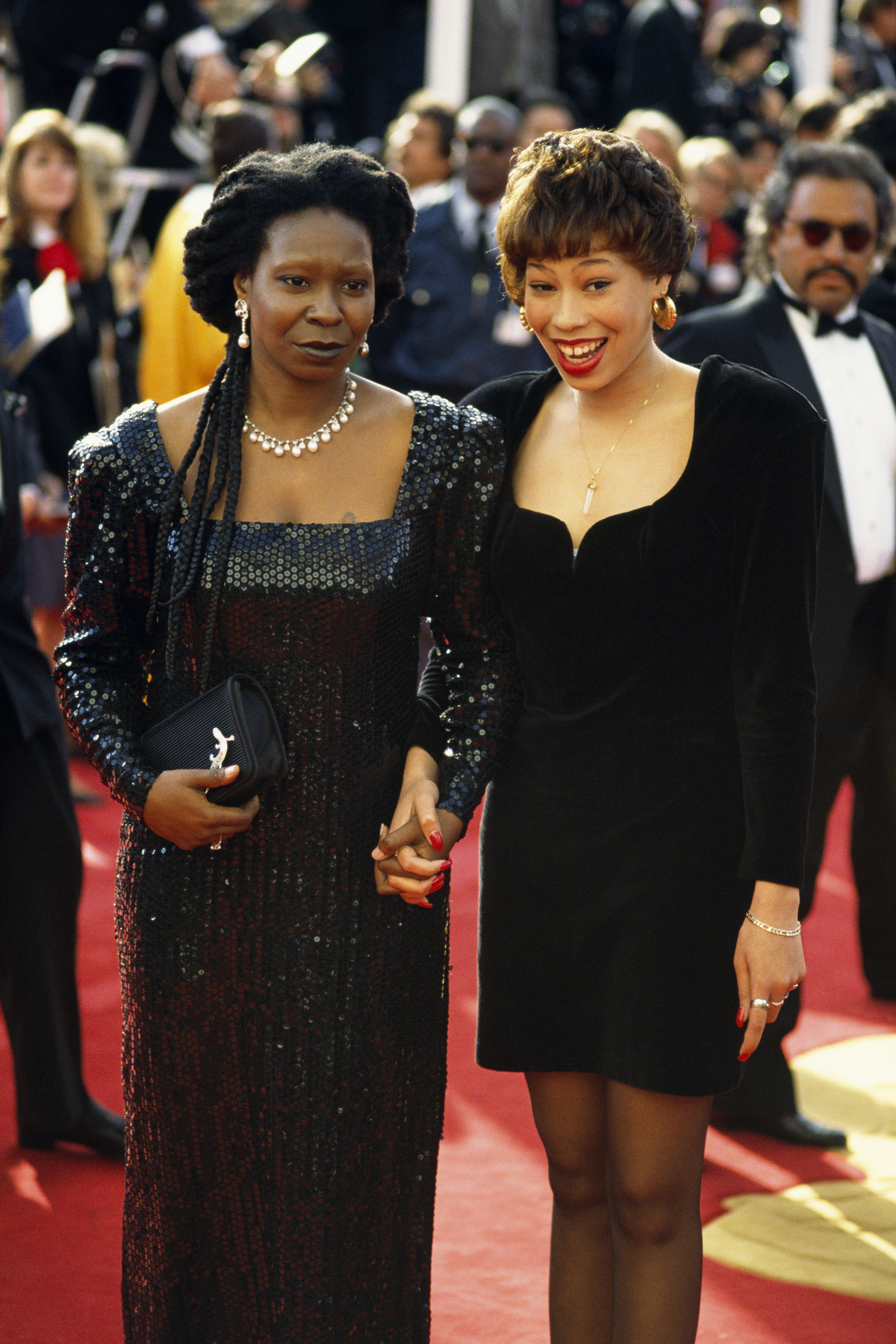 La actriz estadounidense Whoopi Goldberg y su hija Alex asisten a la 63ª edición de los Oscar. | Foto: Getty Images