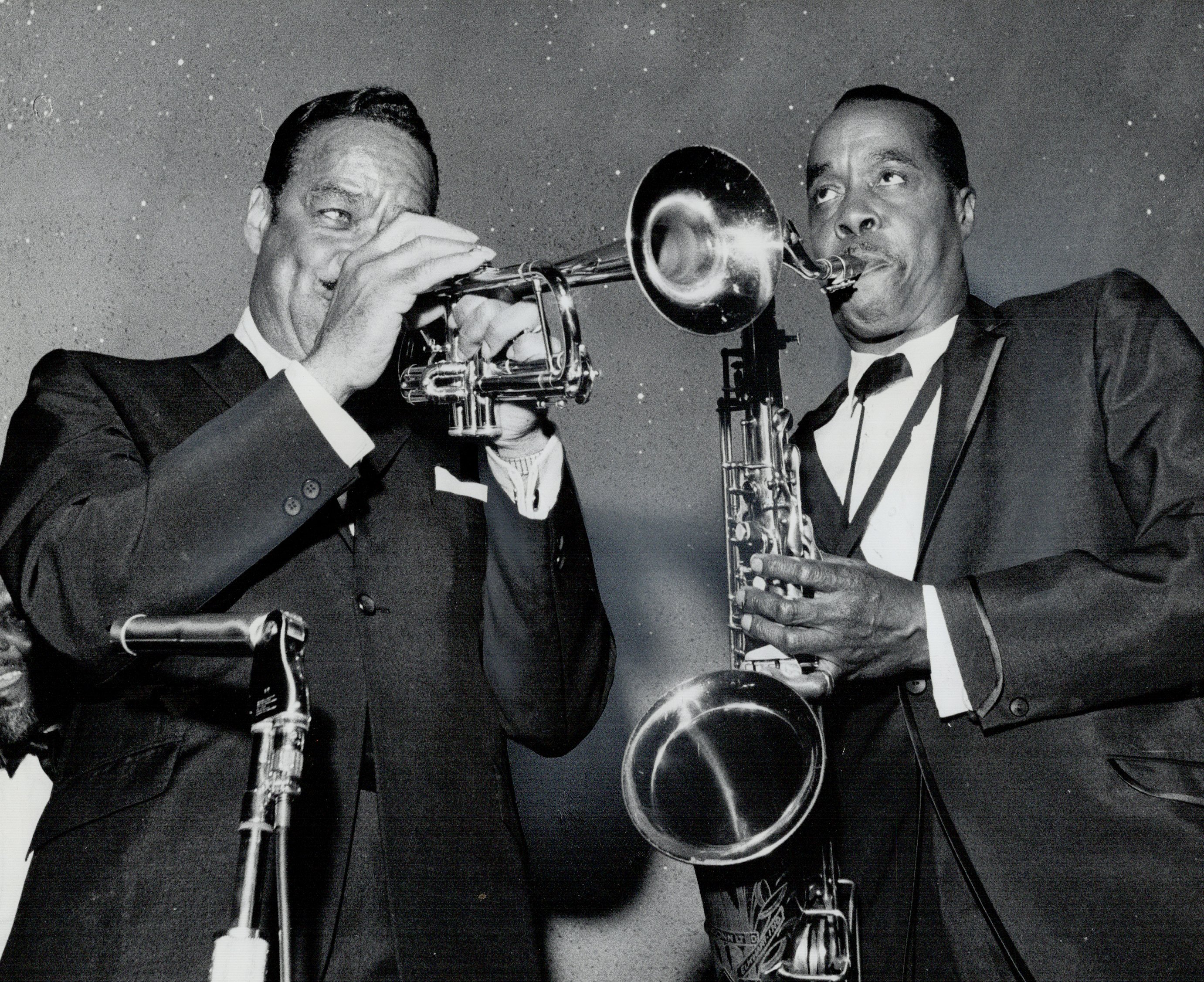 Buddy Tate shares the stage with Buck Clayton. The two performers were known to sometimes be at loggerheads with each other. | Photo: Getty Images. 