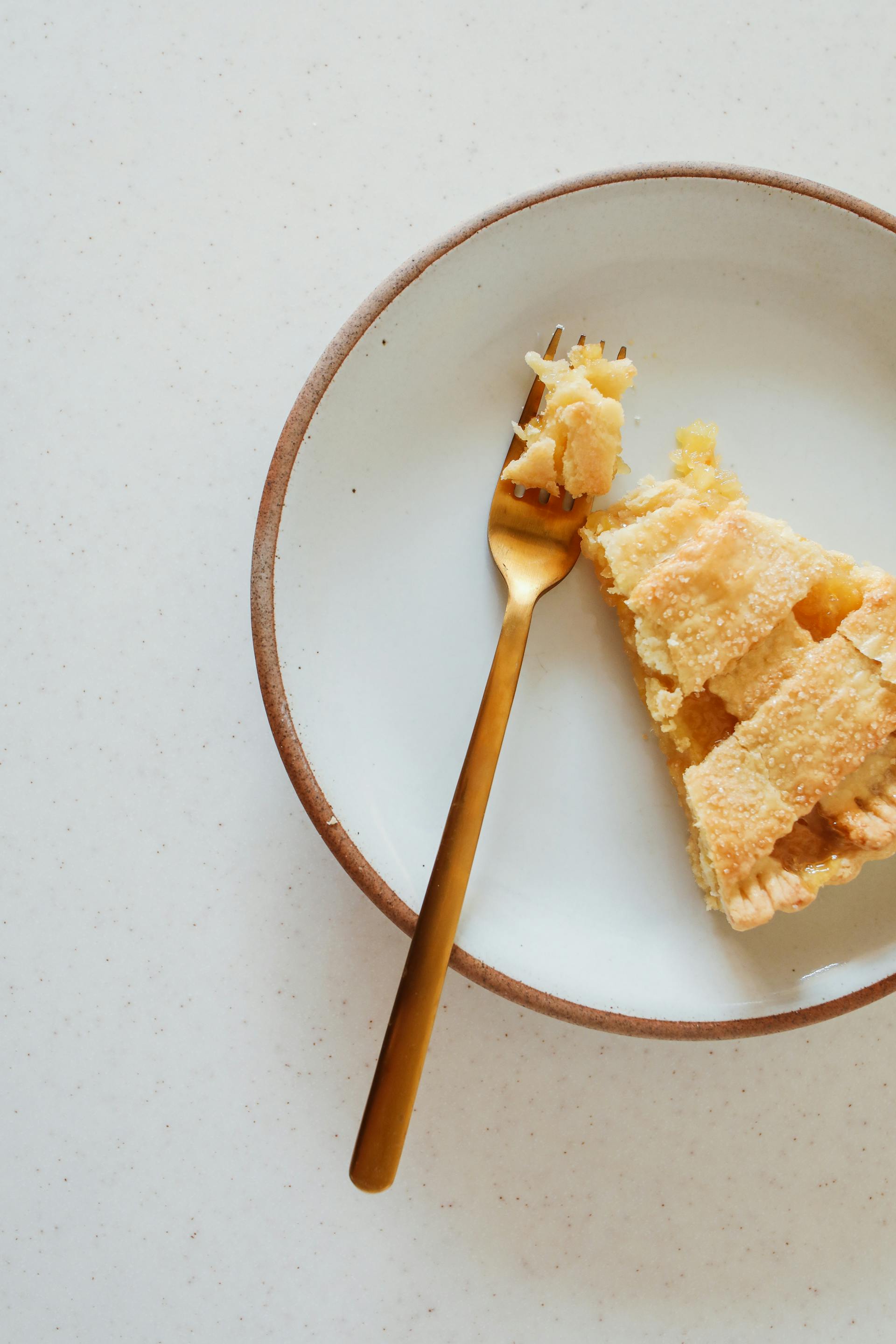 A partially eaten slice of apple pie | Source: Pexels