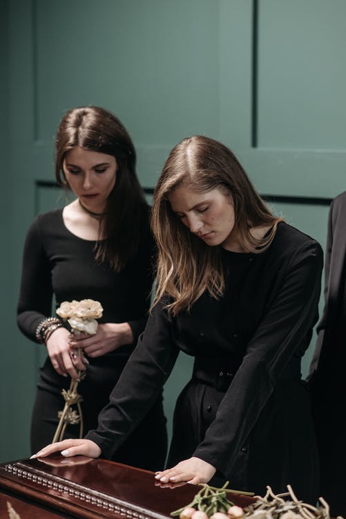 A photo of a grieving woman at a funeral. | Photo: Pexels