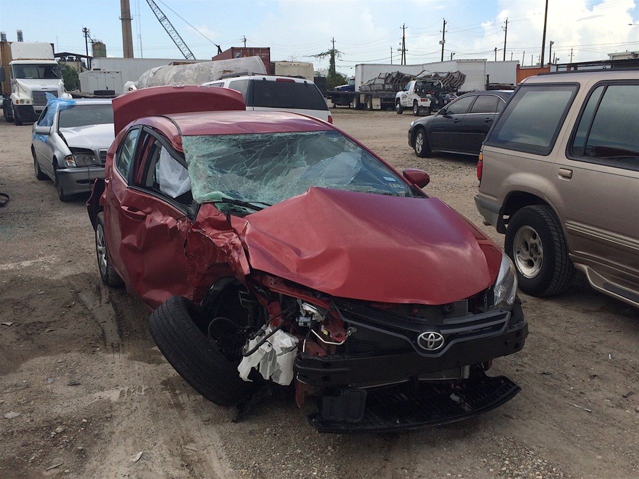 Une voiture détruite lors d'un accident. | Photo : Pixabay