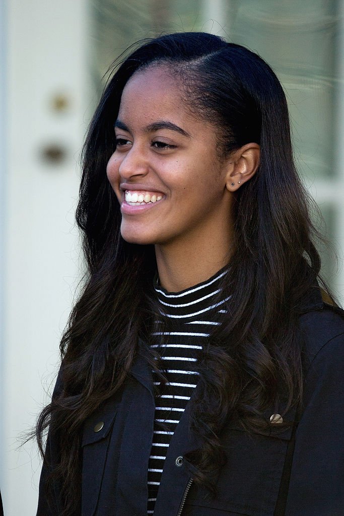  Malia Obama, daughter of U.S. President Barack Obama, participates in the turkey pardoning ceremony in the Rose Garden at the White House | Photo: Getty Images