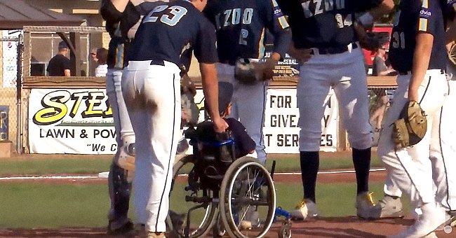 Brenden Lowery in a wheelchair with the baseball team Kalamazoo Growlers│Source: Facebook/kzoogrowlers