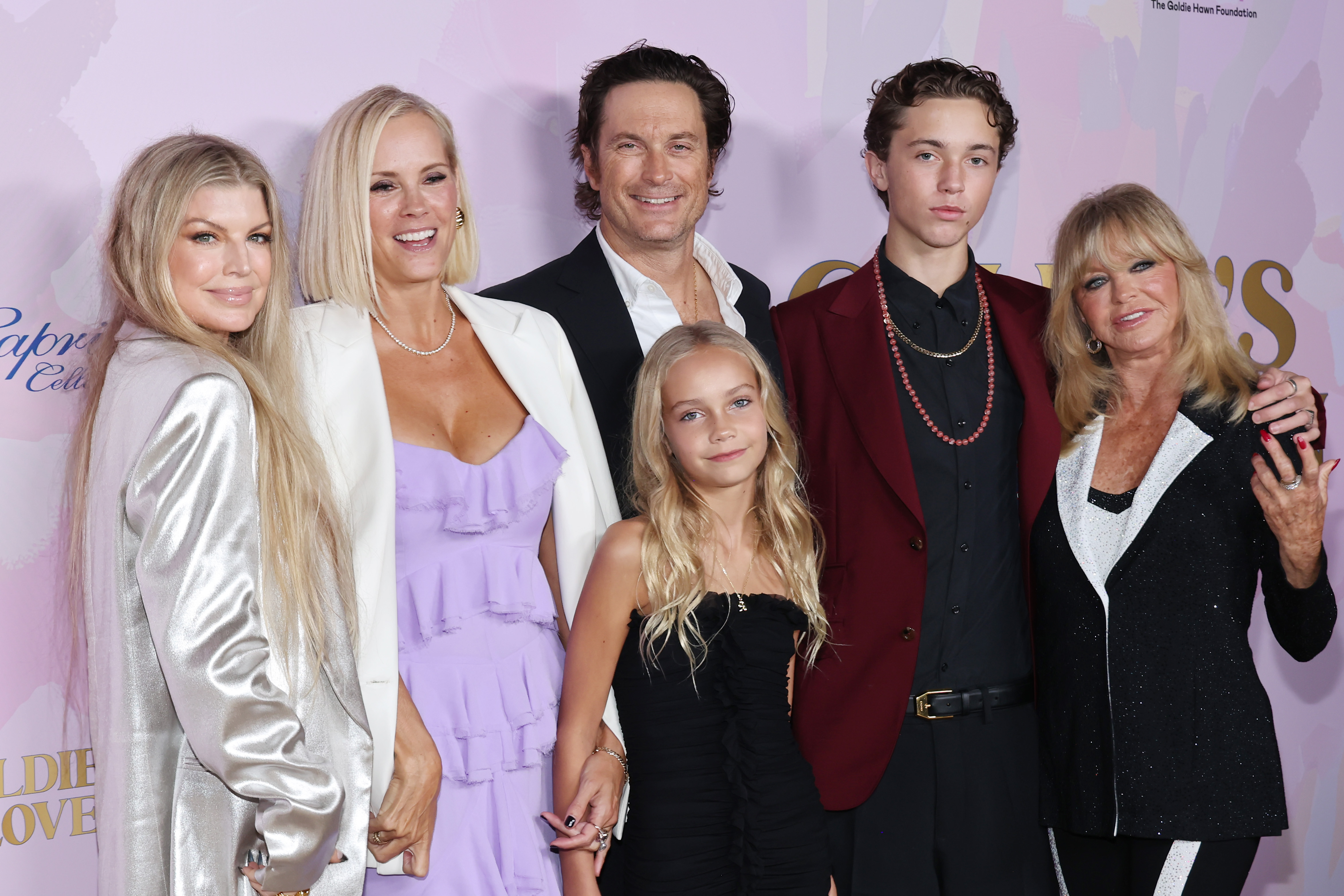 Fergie joined Goldie Hawn and the Hudson family—Erinn, Oliver, Rio, and Wilder—for a standout group moment at the 20th anniversary MindUP Gala. Held at Ron Burkle’s Greenacres estate in Beverly Hills on September 27, 2024,