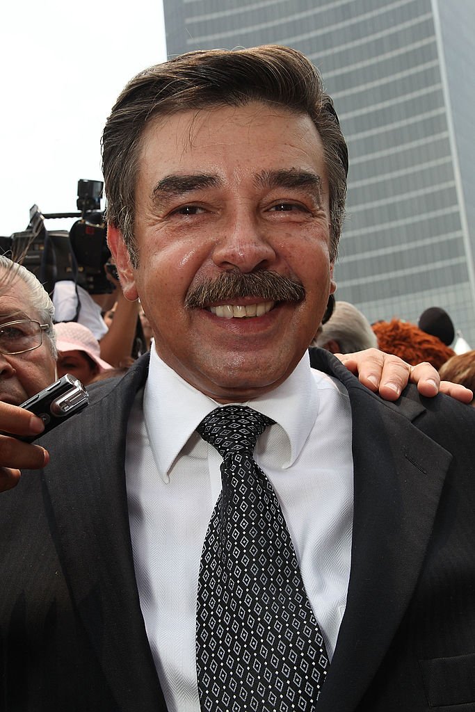 El actor Jorge Ortiz De Pinedo asiste a la sesión de fotos de TeatroMex en Angel de la Independencia el 13 de mayo de 2009 en la Ciudad de México, México. | Foto: Getty Images