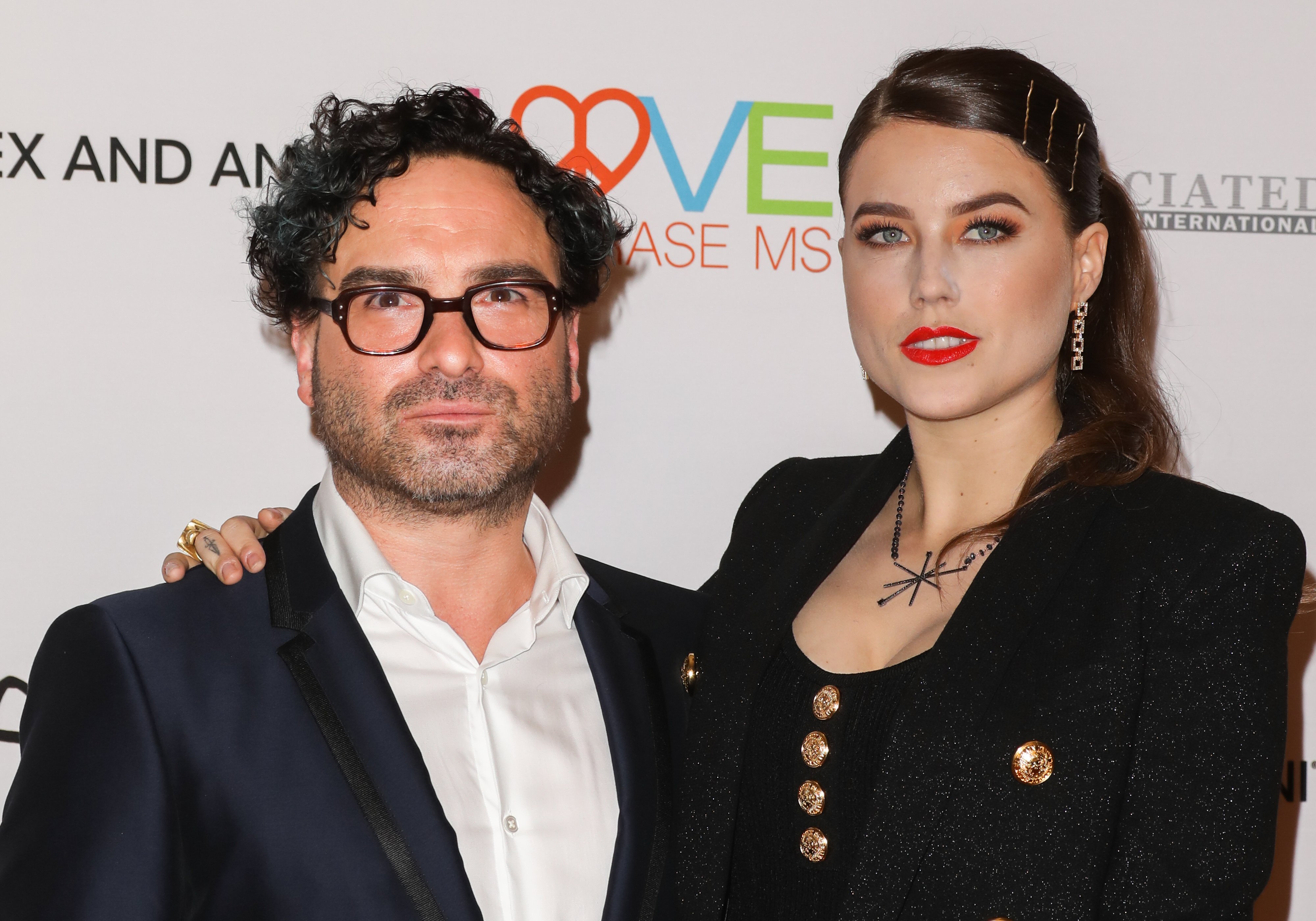 Johnny Galecki and Alaina Meyer at the 26th annual Race To Erase MS Gala on May 10, 2019, in Beverly Hills, California | Source: Getty Images