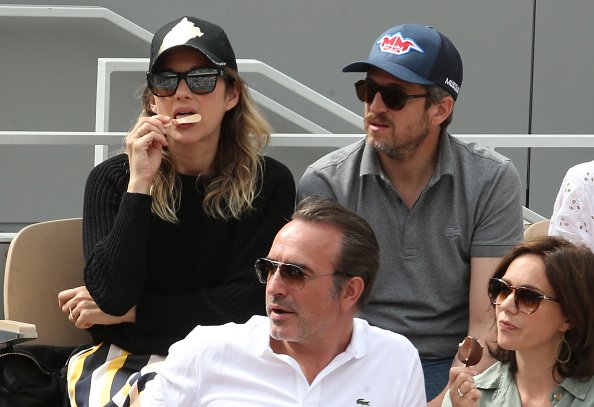 Marion Cotillard et son mari Guillaume Canet assistent à la finale masculine de Roland Garros.|Photo : Getty Images.