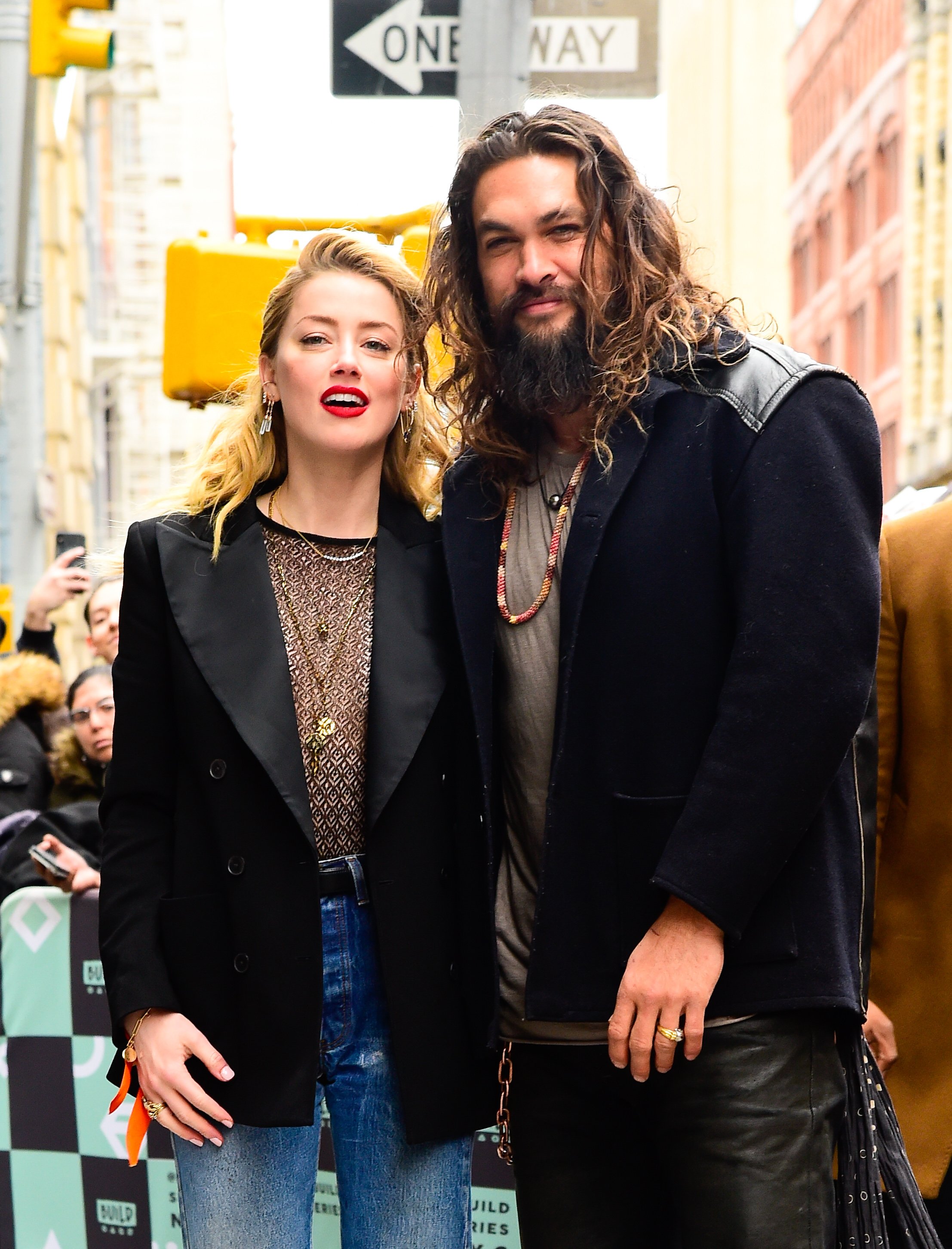 Amber Heard and Jason Momoa on the streets of New York on December 3, 2018 | Source: Getty Images