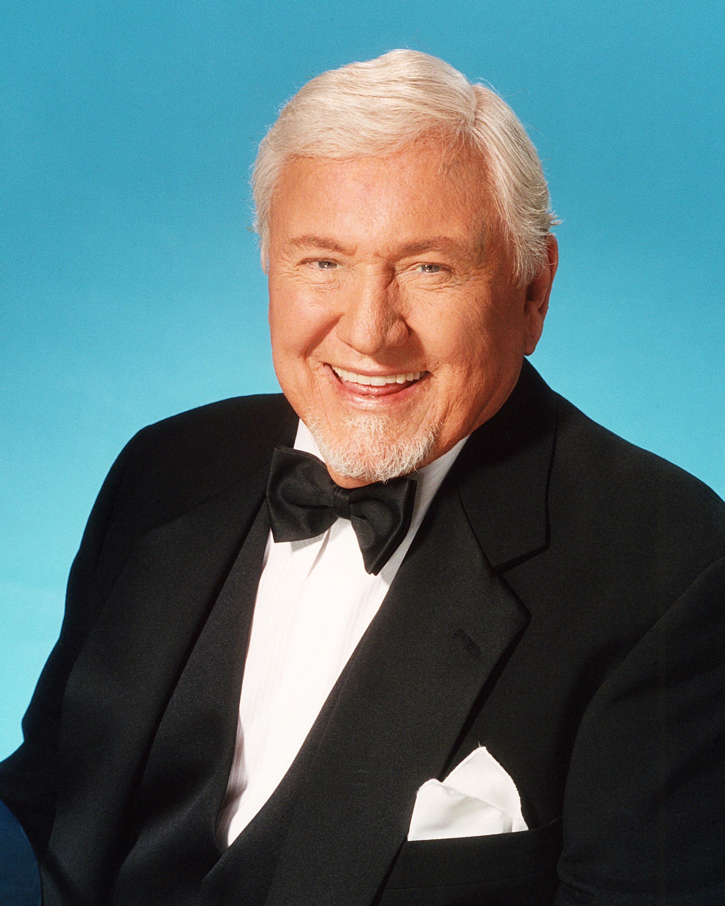 Portrait of Merv Griffin circa 2002 | Source: Getty Images