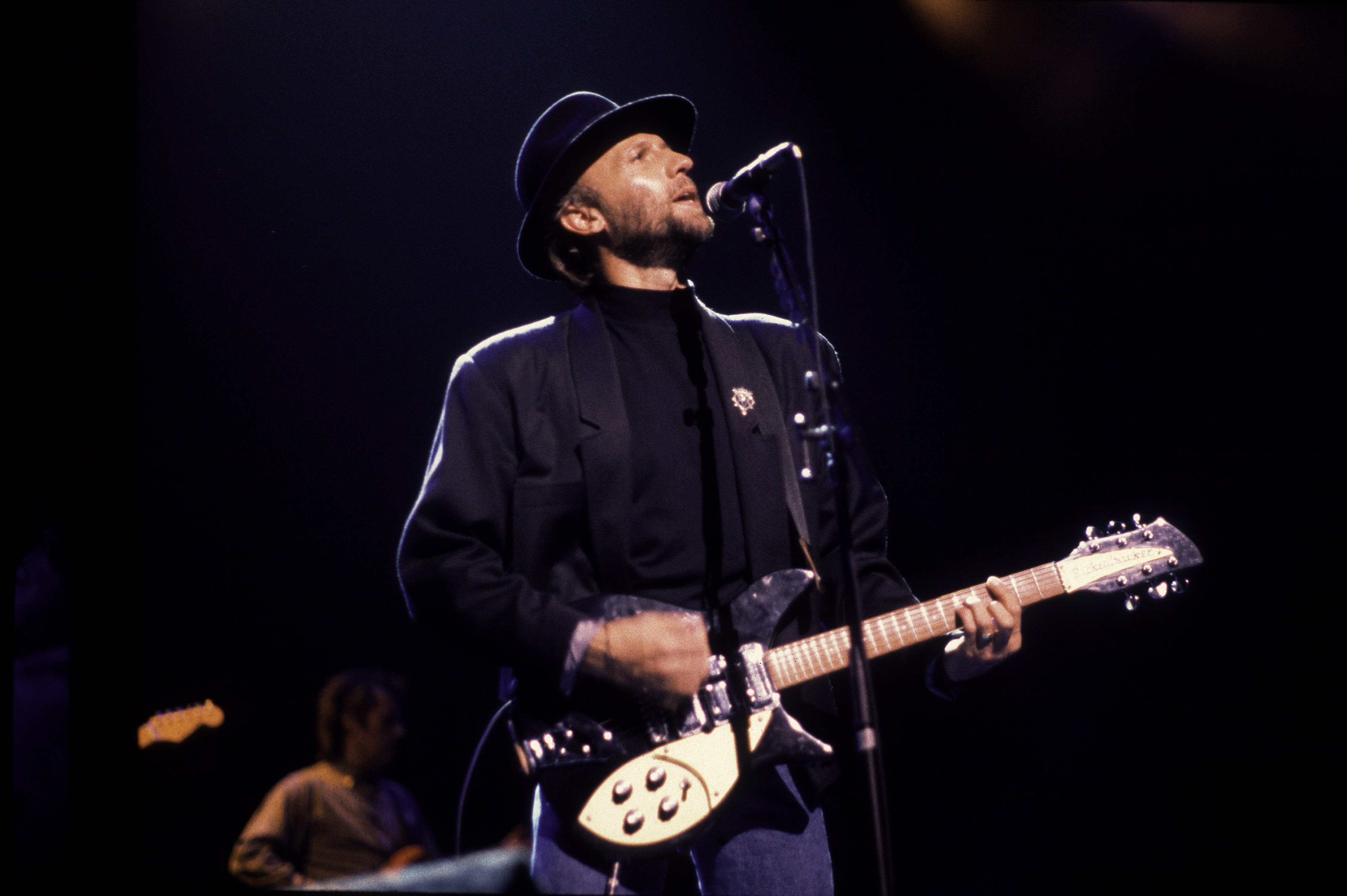 British pop musician Maurice Gibb performs on stage in Hoffman Estates, Illinois, on July 31, 1989 | Source: Getty Images