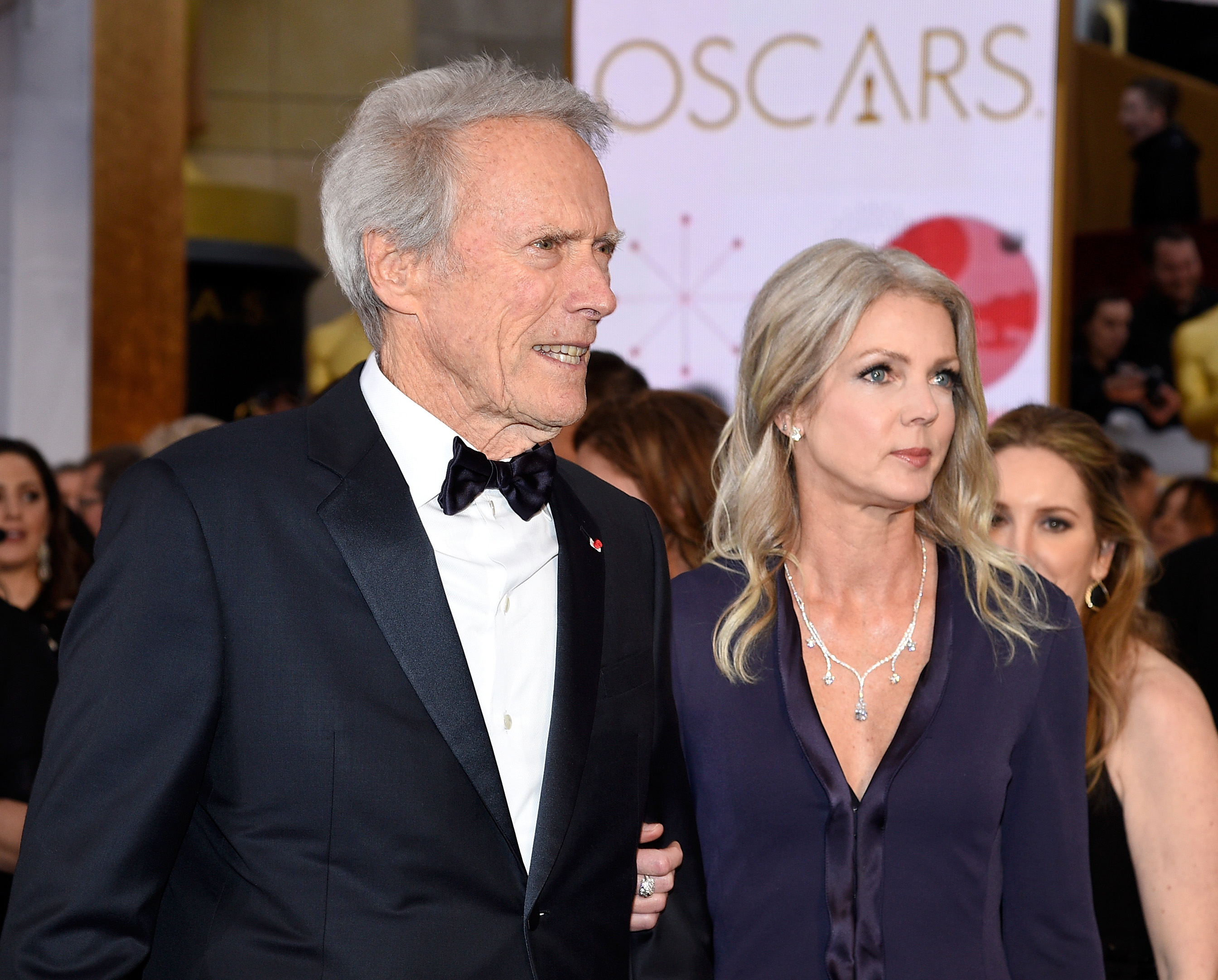 Clint Eastwood and Christina Sandera at the 87th Annual Academy Awards in Los Angeles, California on February 22, 2015 | Source: Getty Images
