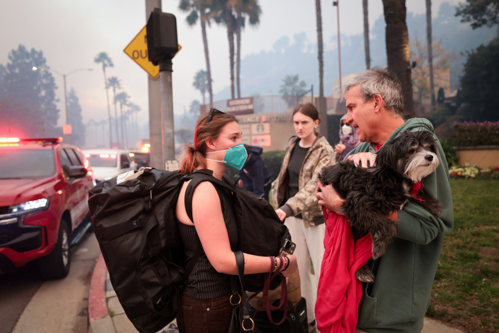 More people photographed evacuating during the Palisades fire on January 7, 2025. | Source: Getty Images