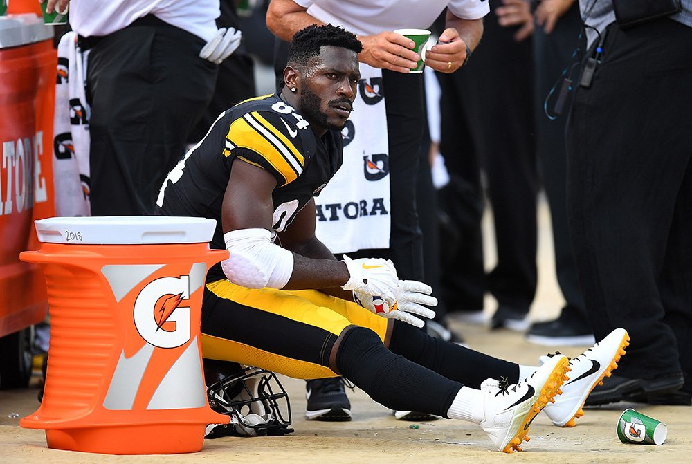 Antonio Brown #84 of the Pittsburgh Steelers looks on during the game against the Kansas City Chiefs at Heinz Field on September 16, 2018 in Pittsburgh, Pennsylvania. I Photo: Getty Images