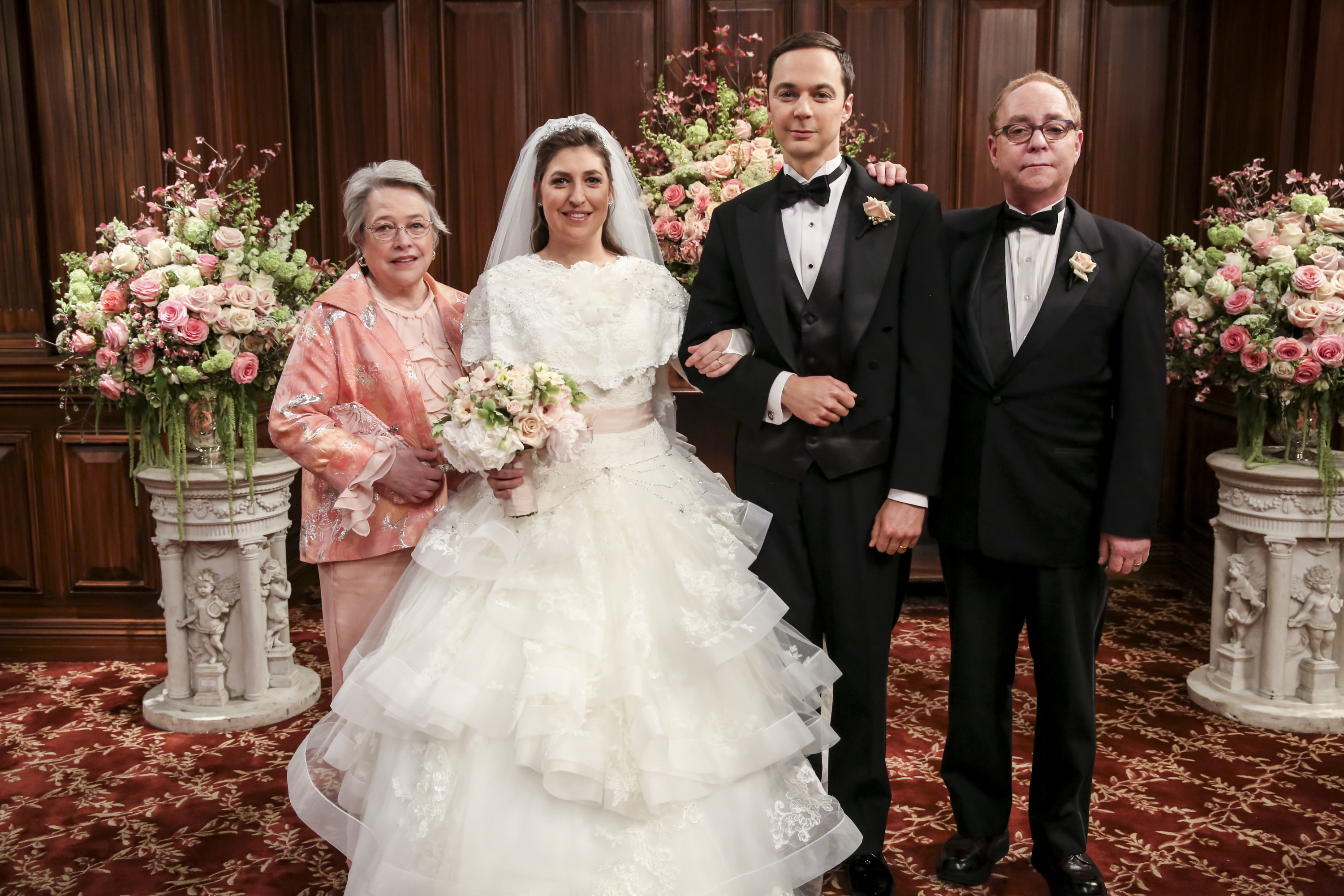 Mrs. Fowler (Kathy Bates), Amy Farrah Fowler (Mayim Bialik), Sheldon Cooper (Jim Parsons) and Mr. Fowler (Teller) on the 11th season finale of "The Big Bang Theory" | Source: Getty Images