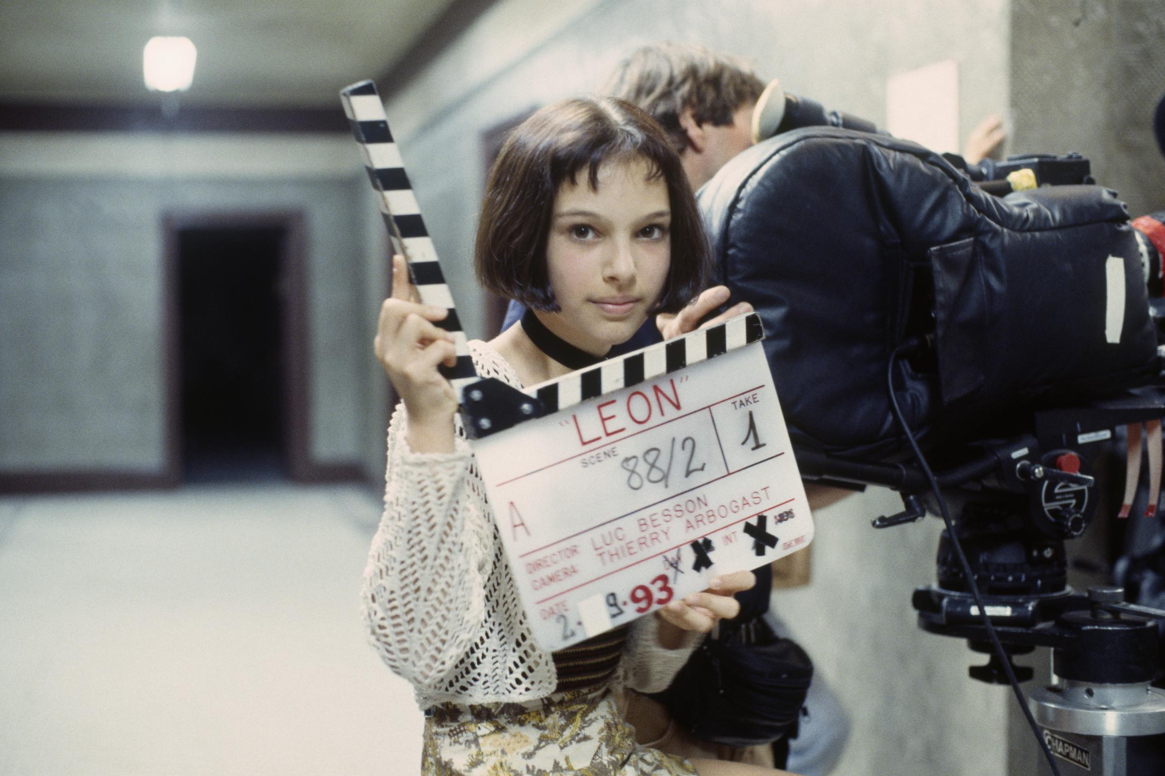 Natalie Portman on the set of the film "Leon", directed by Luc Besson in 1994. | Source: Getty Images