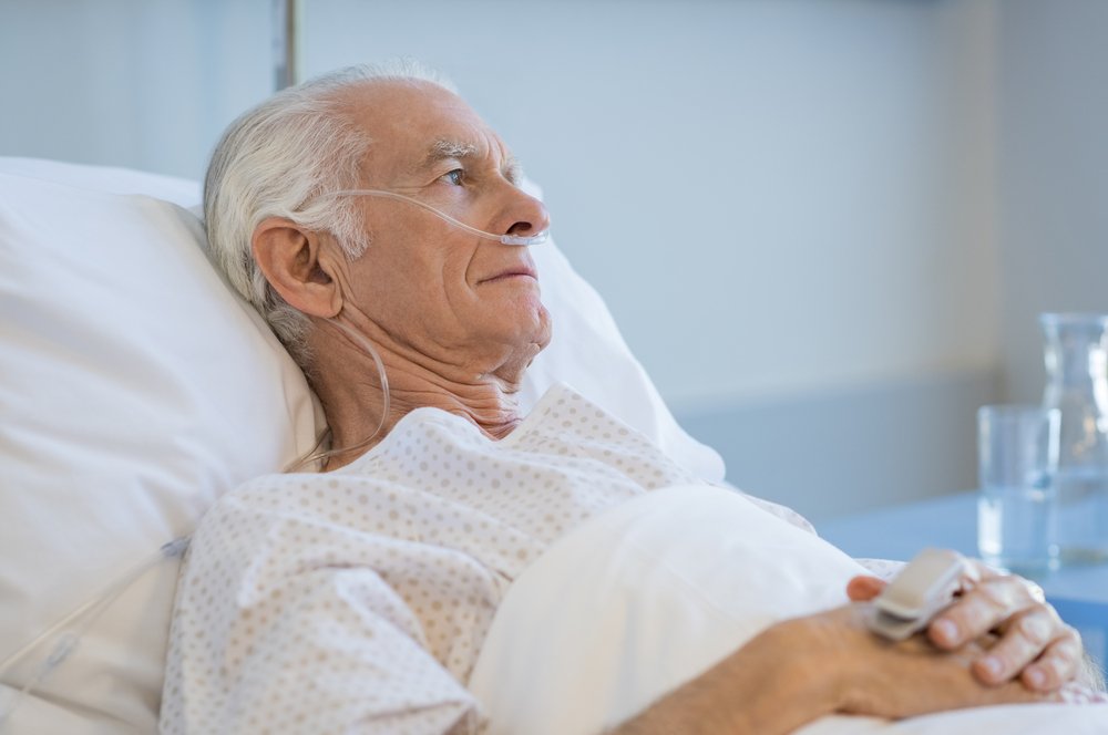 An old sick man. | Photo: Shutterstock.