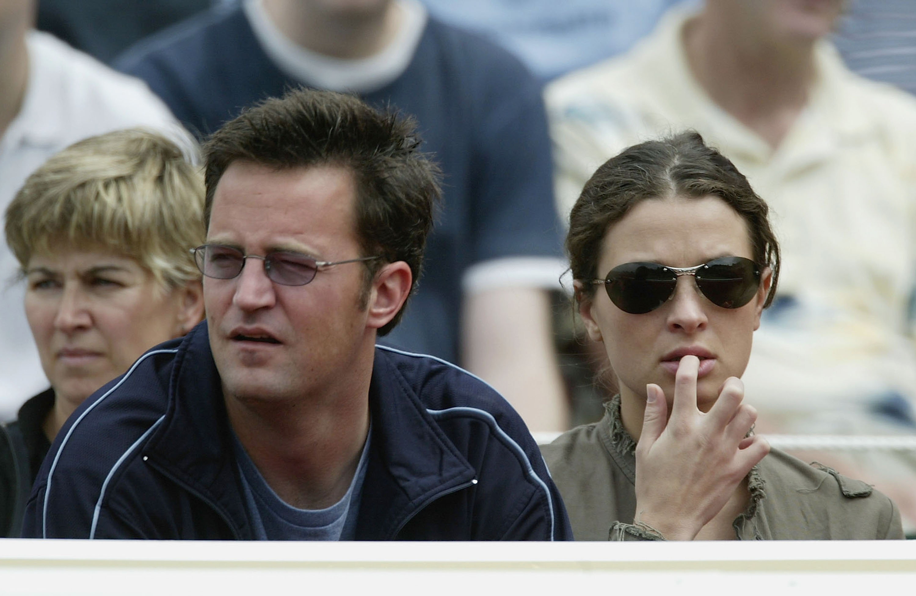 Matthew Perry and Rachel Dunn watching a match on June 10, 2003 in London, England | Source: Getty Images