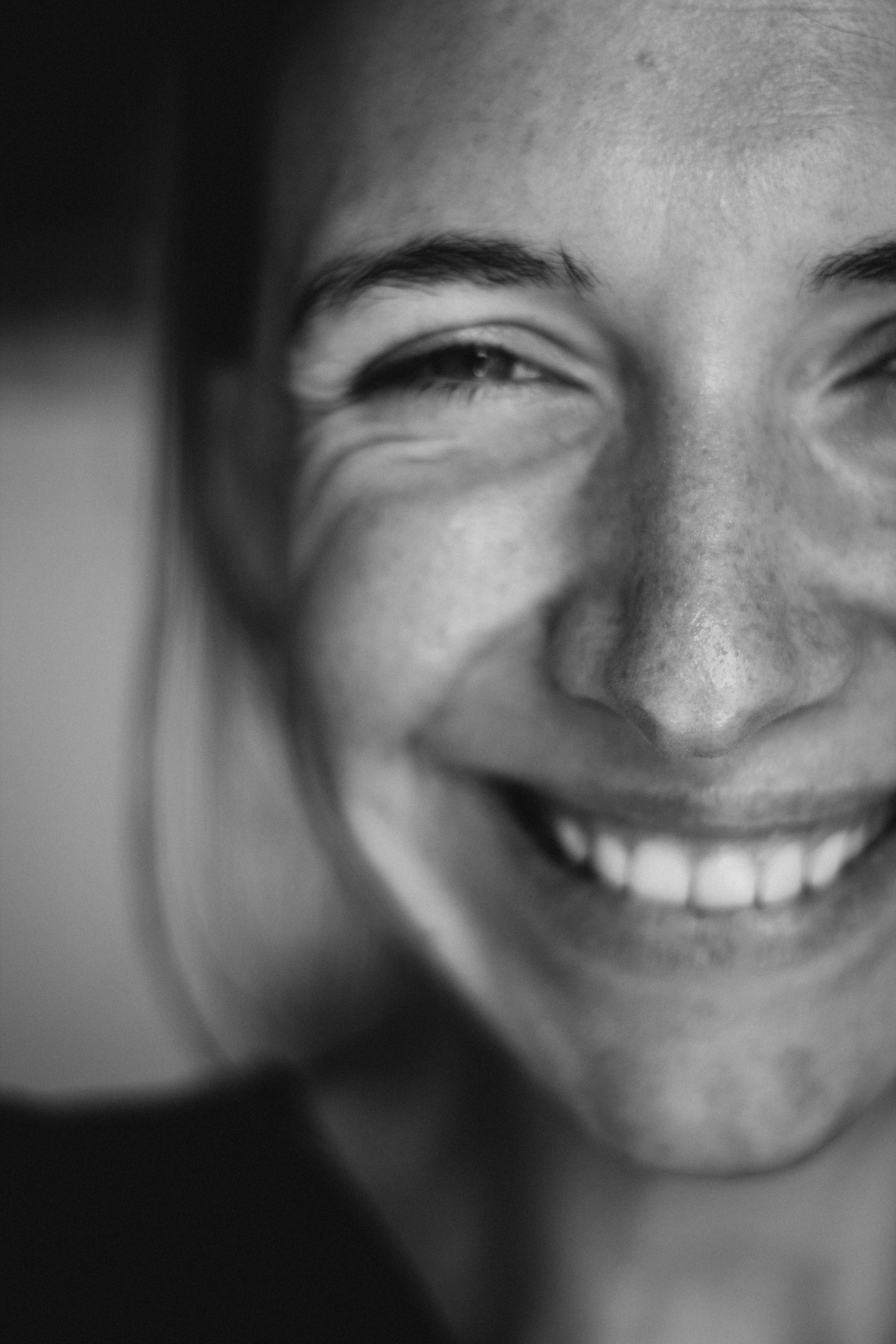 A woman smiling | Source: Unplash