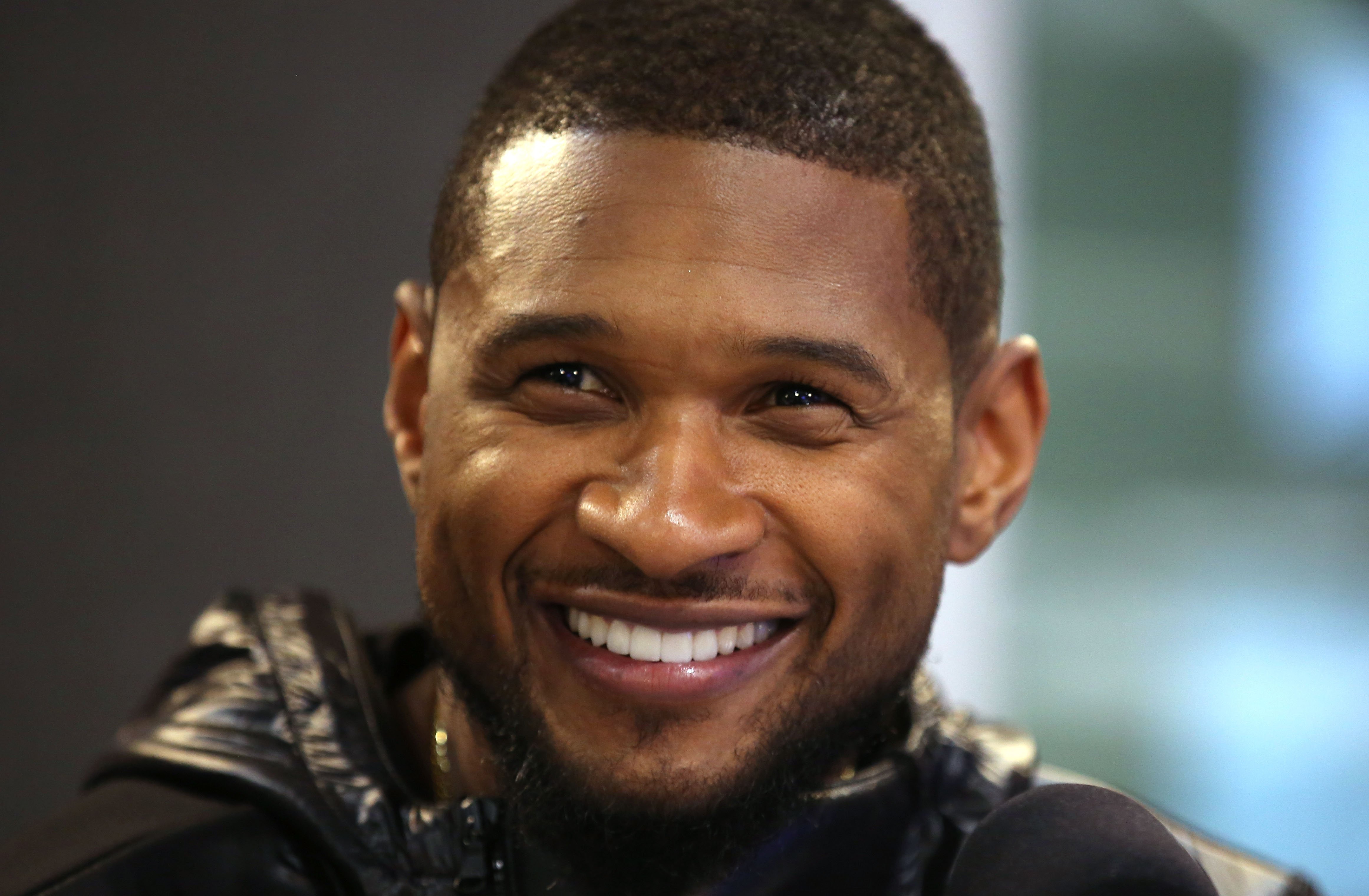 Usher visits Kiss FM Studio in London, England on December 17, 2014. | Photo: Getty Images