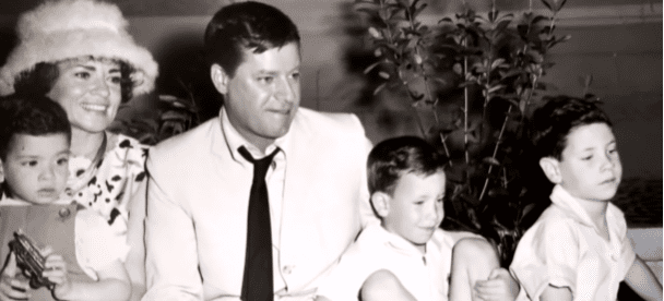 Die Familie von Jerry Lewis in den späten 60ern | Quelle: YouTube/Inside-Ausgabe