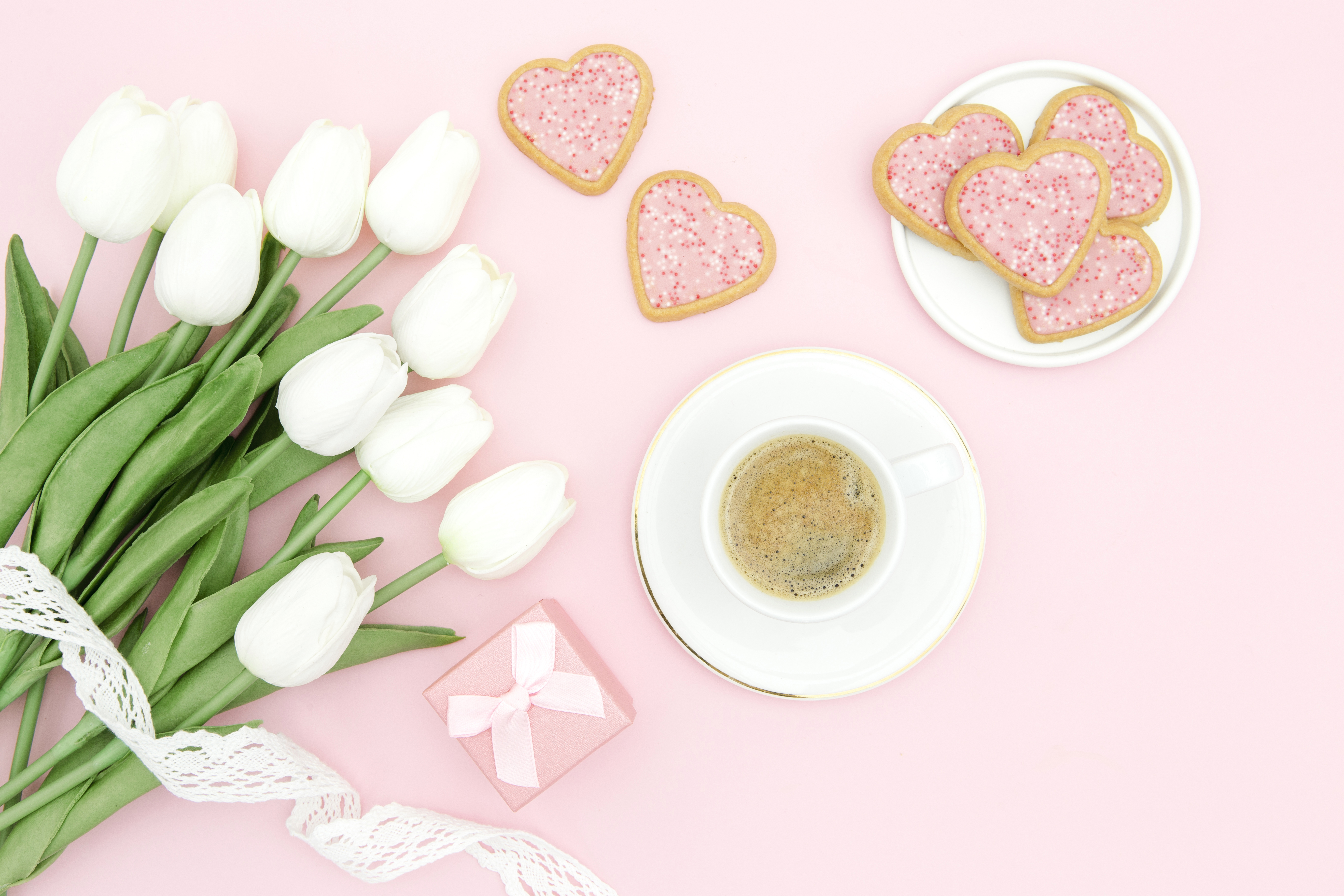 Tulips and cookies | Source: Pexels