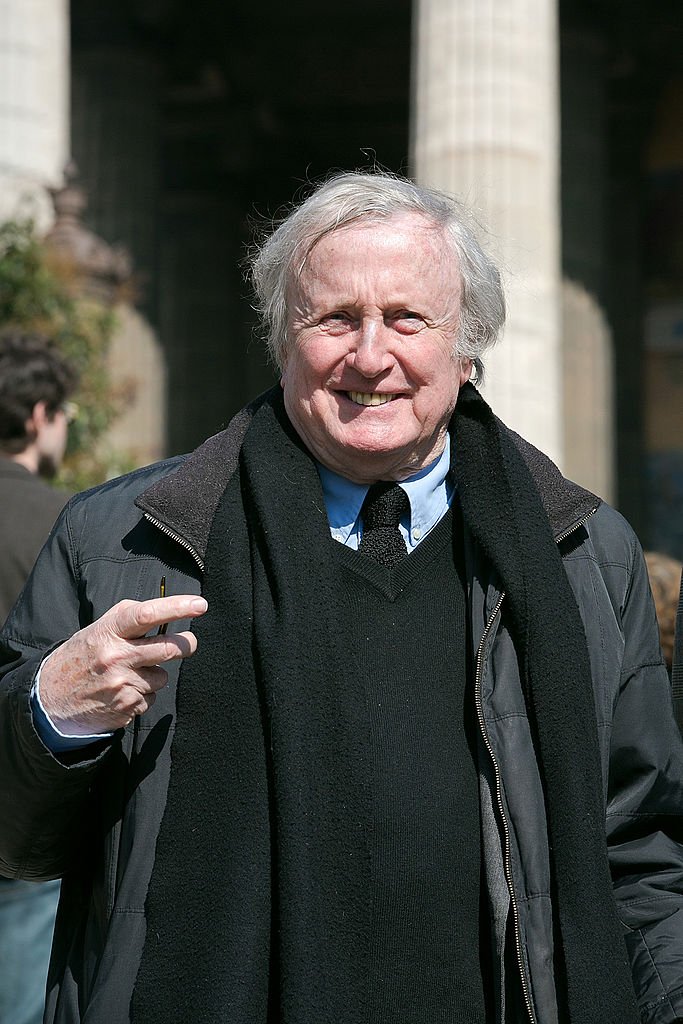 Claude Rich assiste aux funérailles du directeur français Alain Resnais à l'église Saint Vincent de Paul le 10 mars 2014 à Paris, France. | Photo : Getty Images
