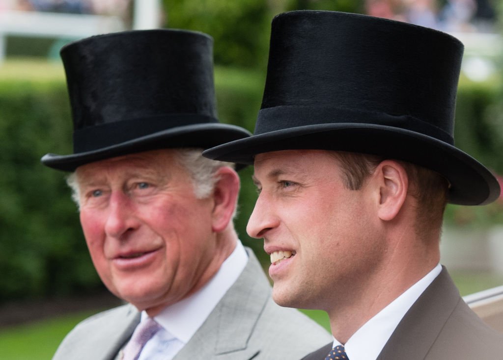 El príncipe Charles y el príncipe William en el hipódromo de Ascot, el 18 de junio de 2019 en Ascot, Inglaterra. | Foto: Getty Images 