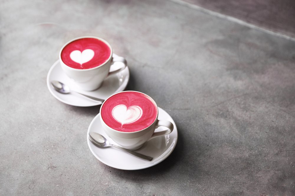 Tazas de café con figuras de corazones.| Fuente: Shutterstock Tazas de café con figuras de corazones.| Fuente: Shutterstock