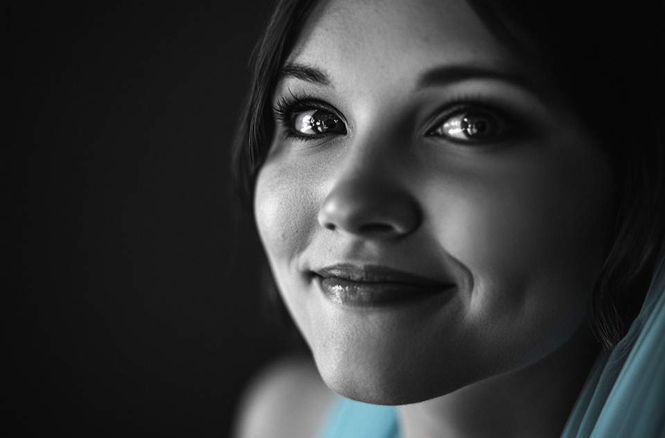 Grayscale shot of a smiling woman | Source: Midjourney