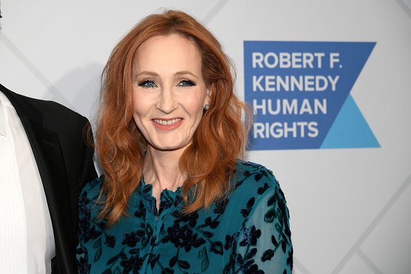 L'auteur JK Rowling arrive au RFK Ripple of Hope Awards au New York Hilton Midtown le 12 décembre 2019 à New York. | Photo : Getty Images L'auteur JK Rowling arrive au RFK Ripple of Hope Awards au New York Hilton Midtown le 12 décembre 2019 à New York. | Photo : Getty Images