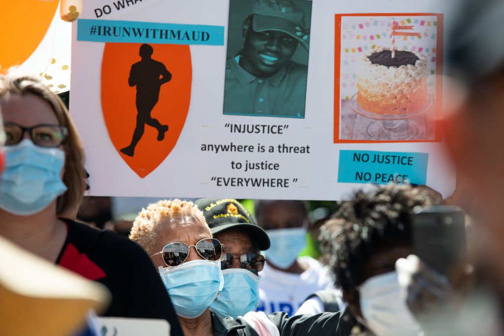 Demonstrators protest the death of Ahmaud Arbery at the Glynn County Courthouse on May 8, 2020 in Brunswick, Georgia. | Photo: Getty Images.