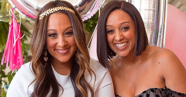 Tia & Tamera Mowry Look Stunning in Promotional Photo from 'Seventeen