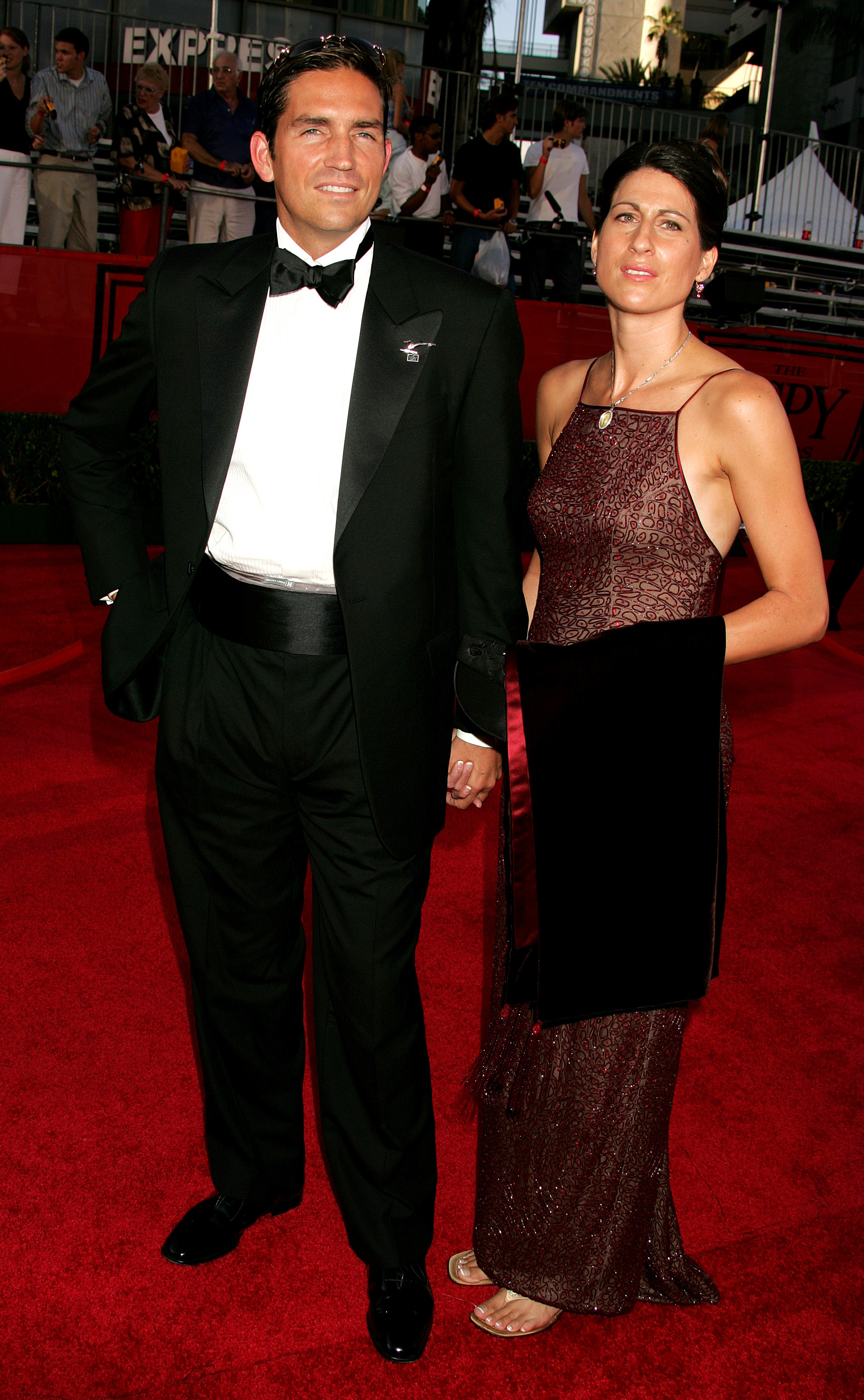 Jim and Kerri Browitt Caviezel at the 2004 ESPY Awards on July 14, 2004, in  Hollywood, California. | Source: Getty Images