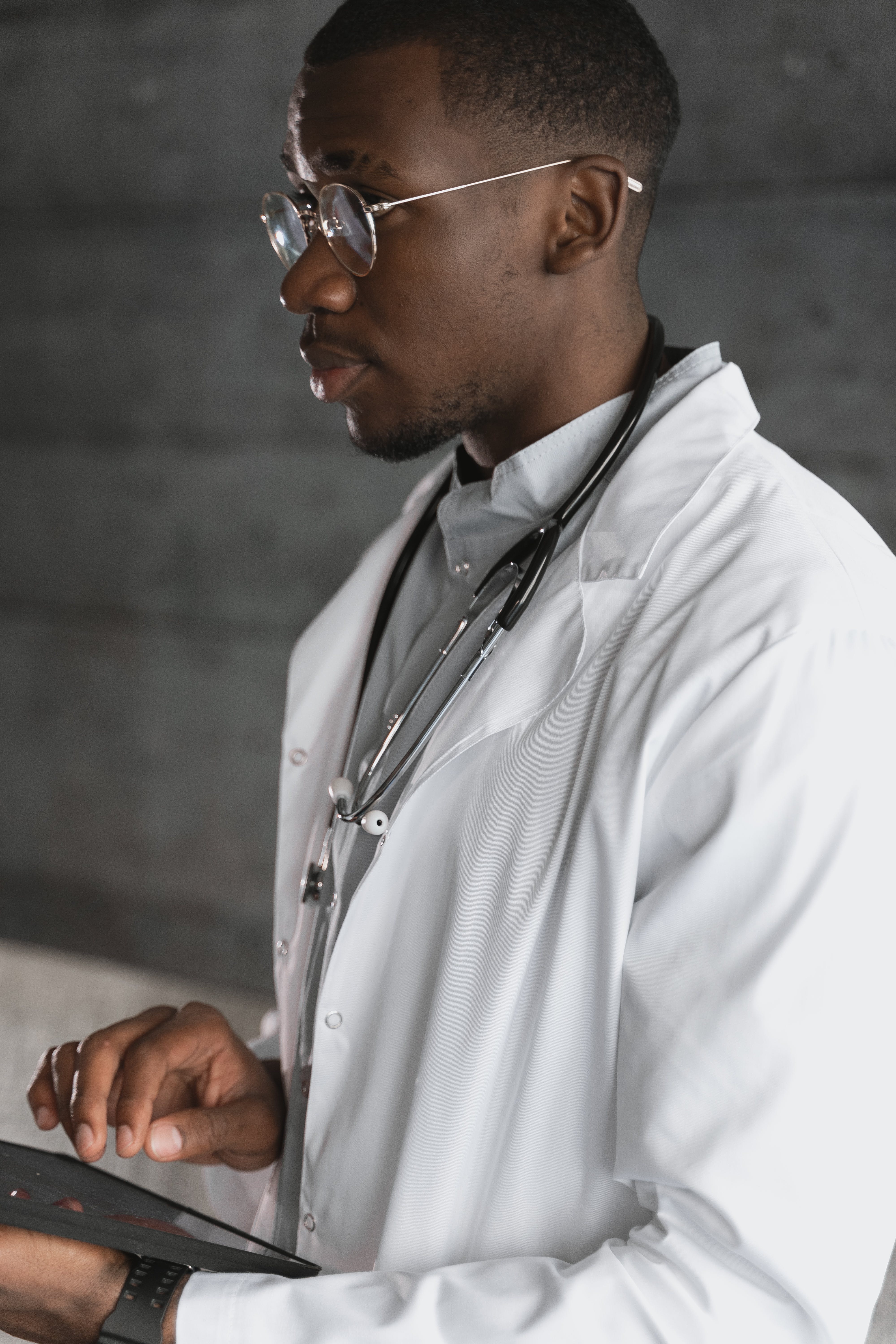 A male doctor. | Source: Pexels