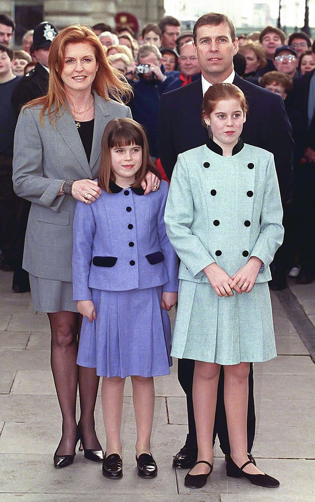 The Duke and Duchess of York, Princess Beatrice, and Princess Eugenie, during their trip to the London Eye, on Prince Andrew, The Duke of York's 40th Birthday, on February 19, 2000 in London, England. | Source: Getty Images