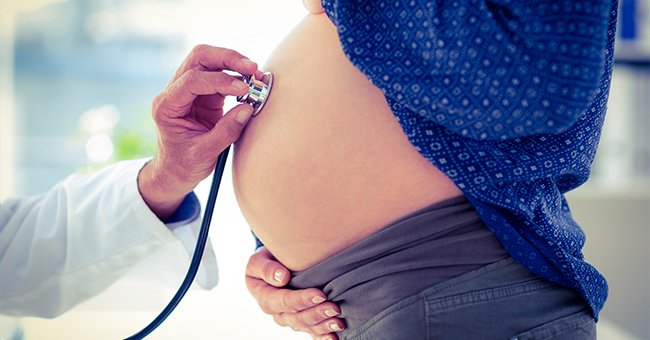 Médico revisando a embarazada.| Foto: Shutterstock