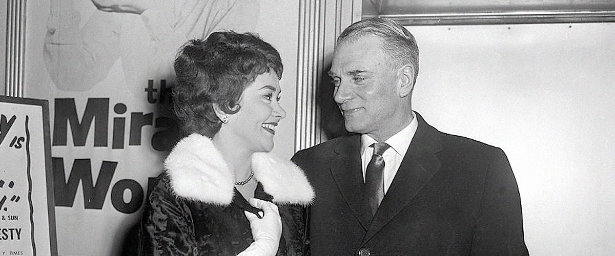 Sir Laurence Olivier and his new wife English actress Joan Plowright pose for a picture in March 1961 in London. | Photo: Getty Images