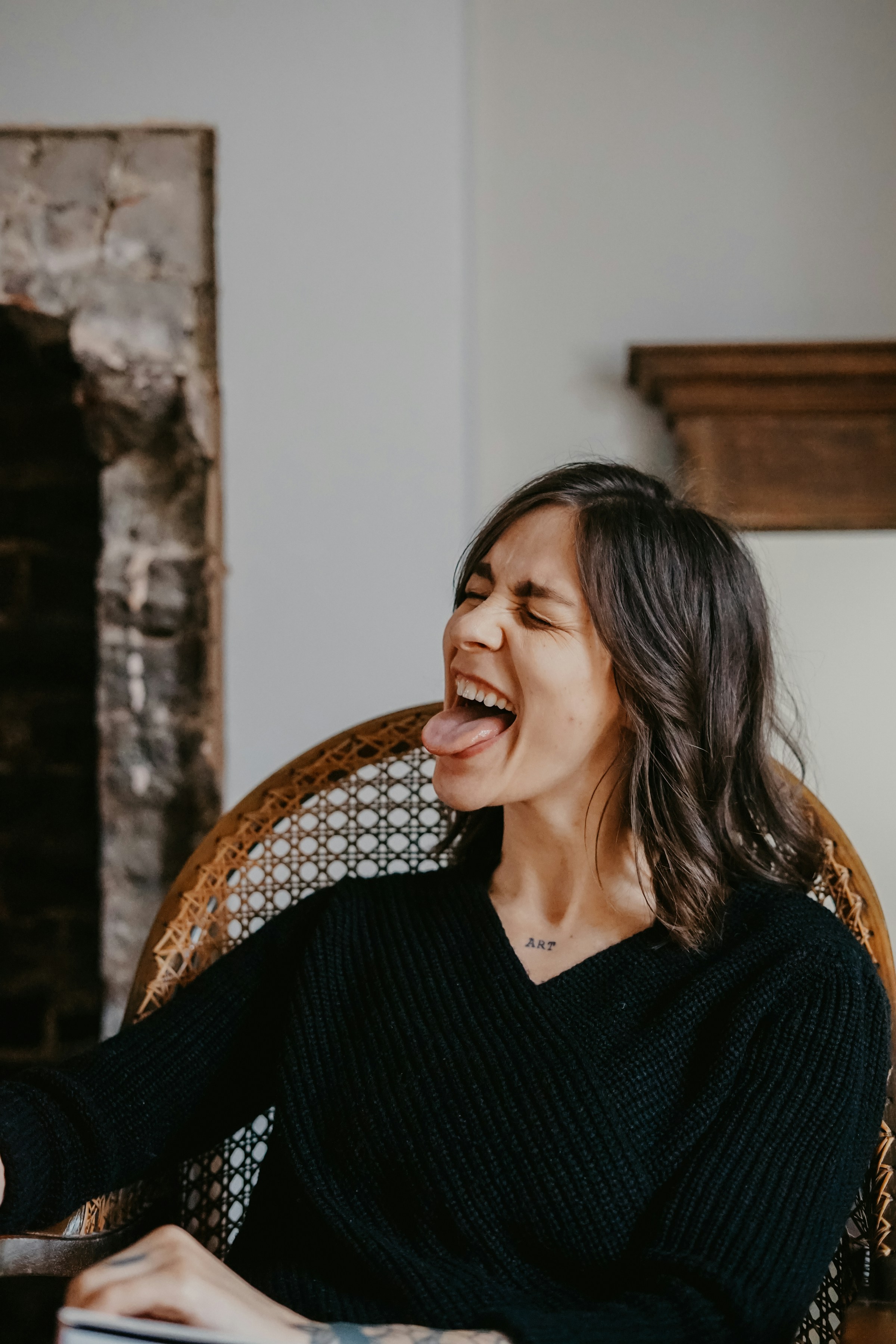 A woman laughing | Source: Unsplash
