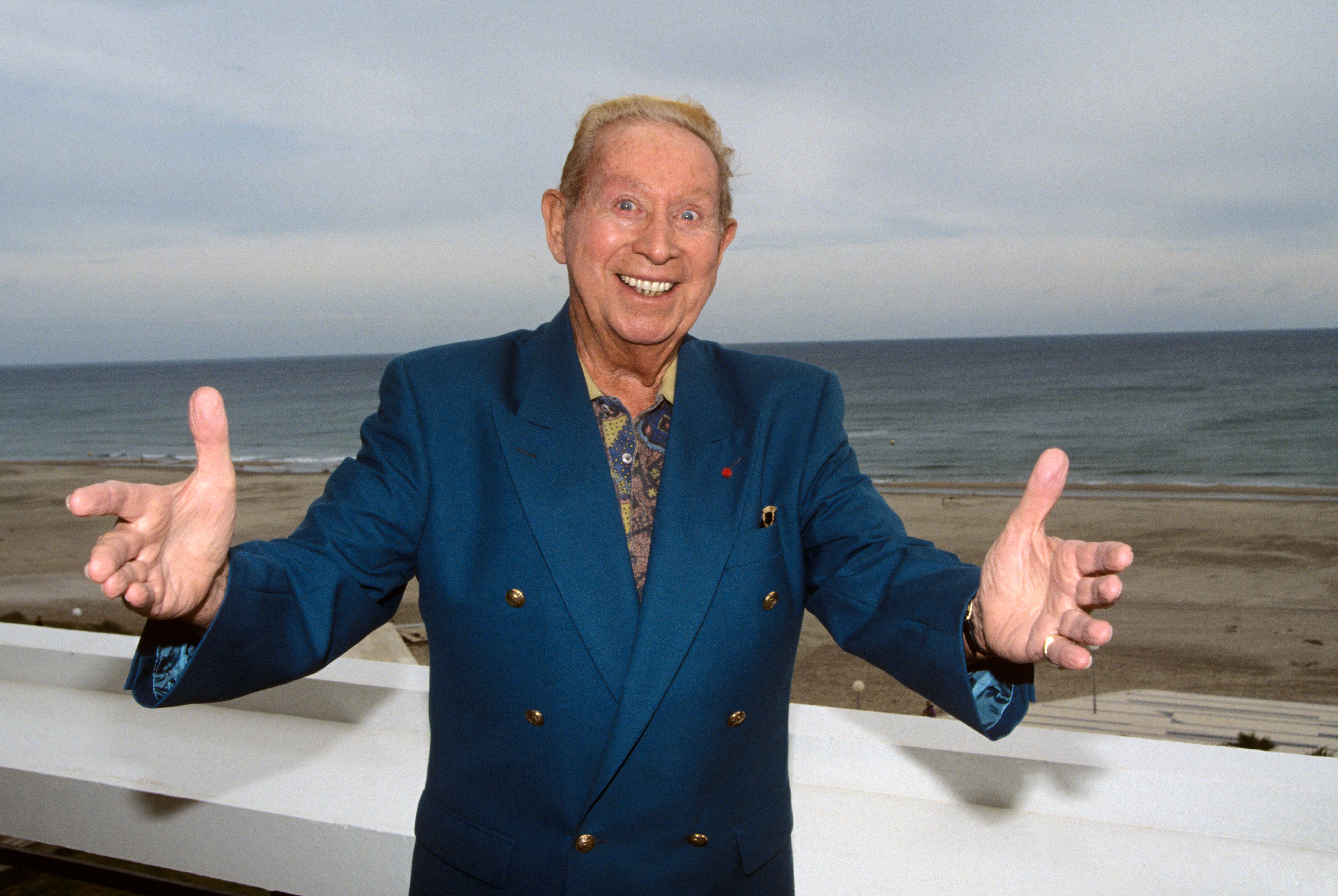 Charles Trenet dans sa maison de Canet. l Source : Getty Images