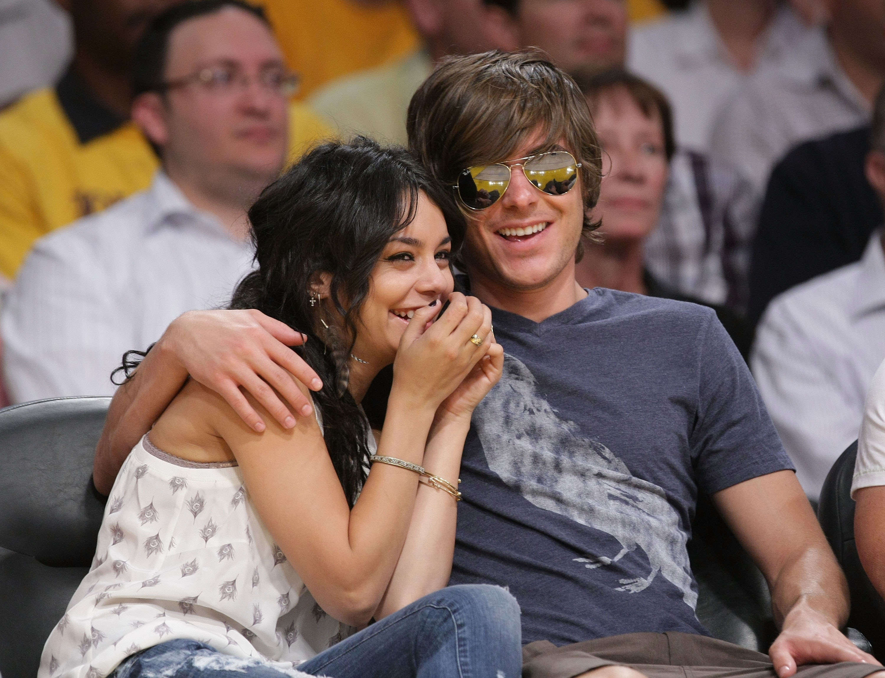 Vanessa Hudgens (L) and Zac Efron (R) attend the Los Angeles Lakers vs Utah Jazz at the Staples Center, on April 19, 2009, in Los Angeles, California. | Source: Getty Images