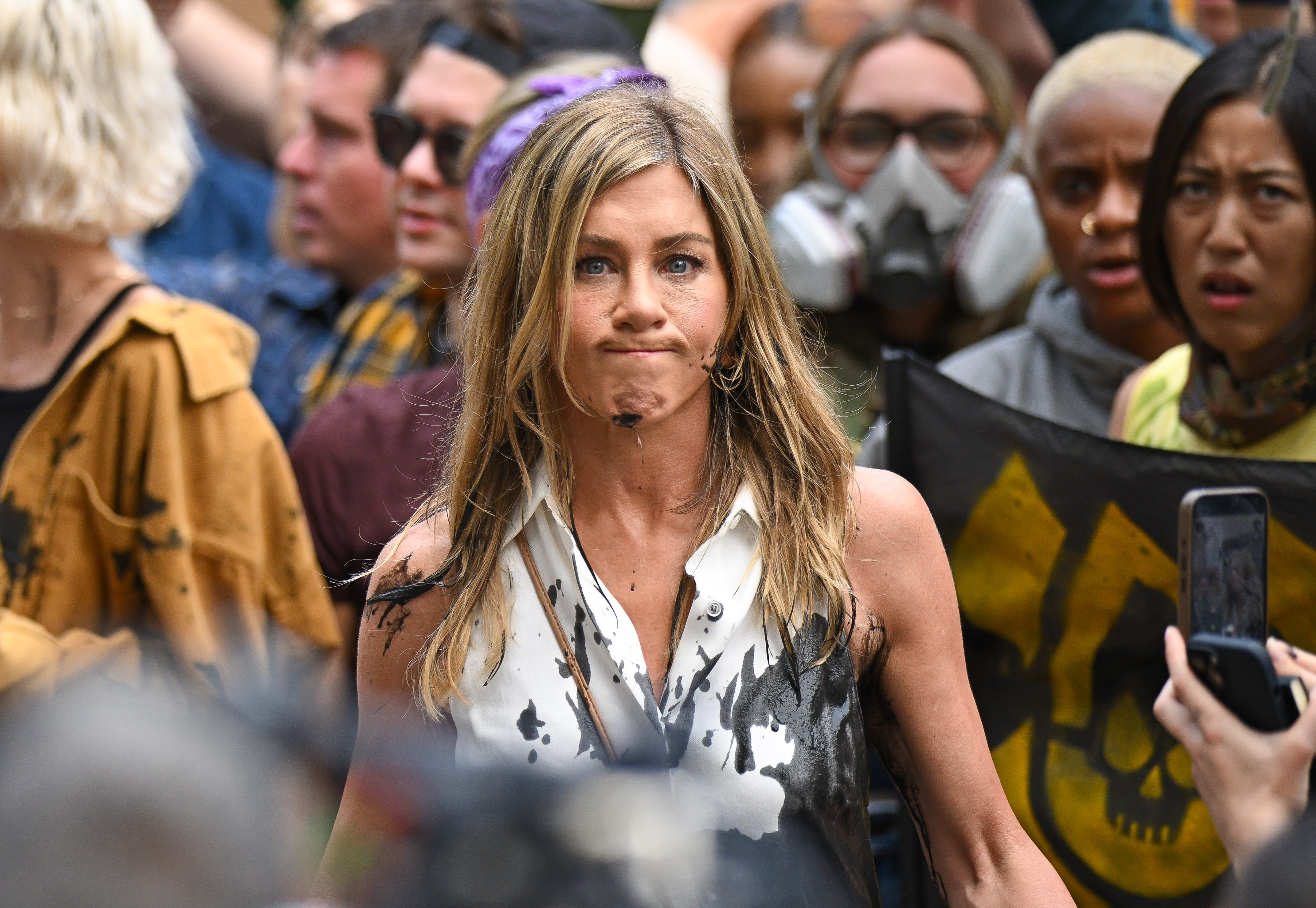 Jennifer Aniston reacts as black oil splashes on her in the Flatiron District of New York City on July 28, 2024 | Source: Getty Images