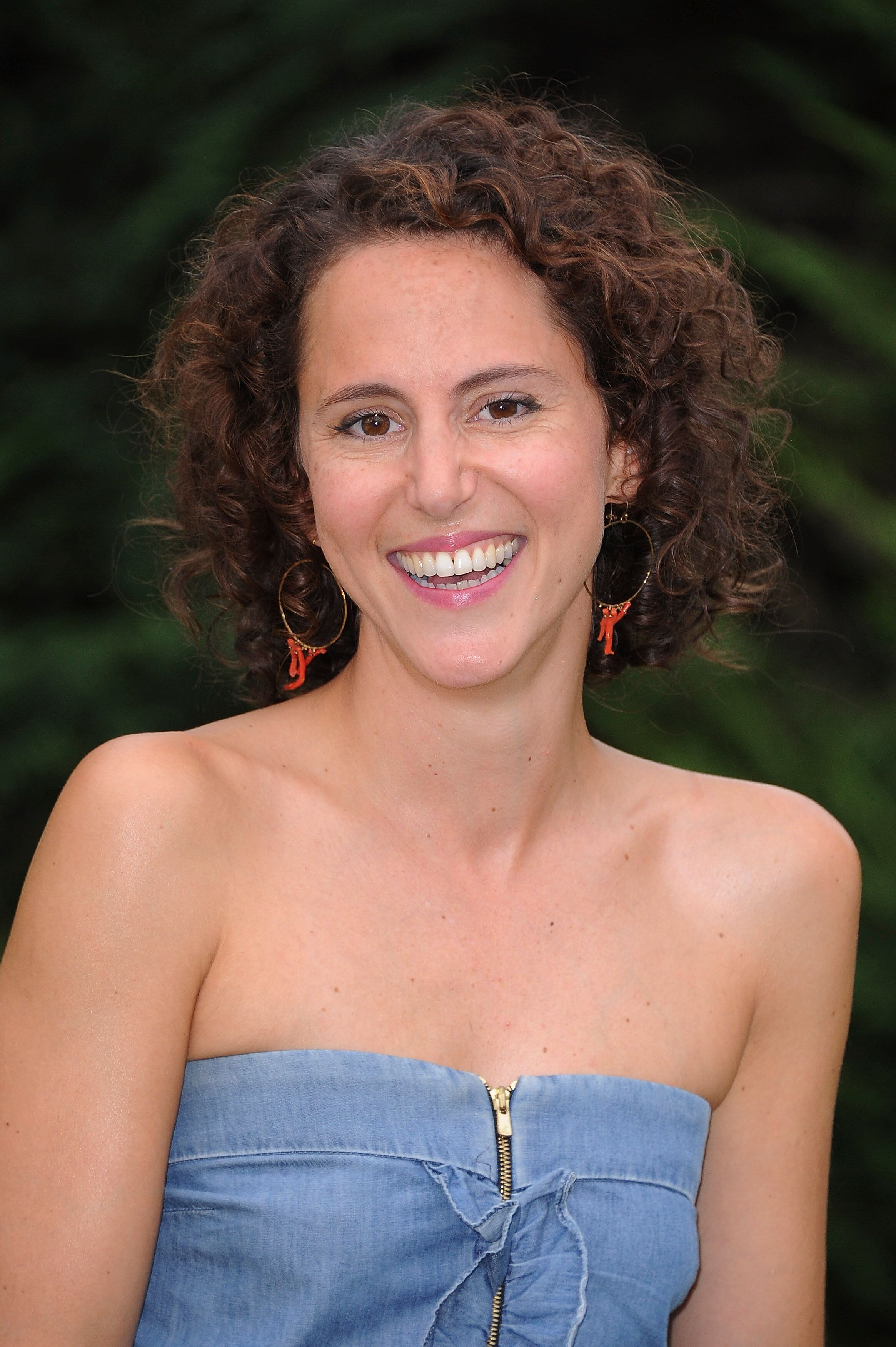 Emma Luchini participe à une séance photo pour le film'Un premier prometteur' à Angoulême, France. | Photo : Getty Images